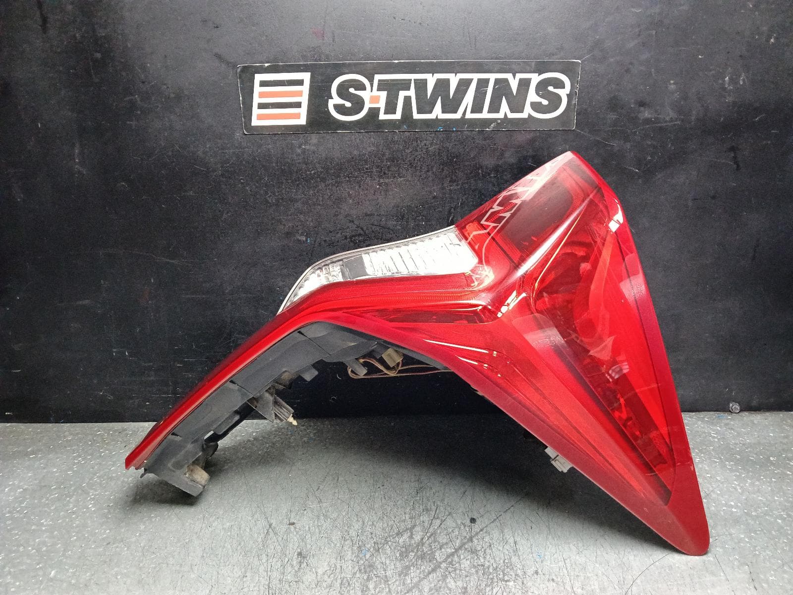 2017 MITSUBISHI PAJERO RIGHT TAILLIGHT PAJERO SPORT, QE, IN BODY, W/ LED TYPE, 10/15-10/19 0000397057