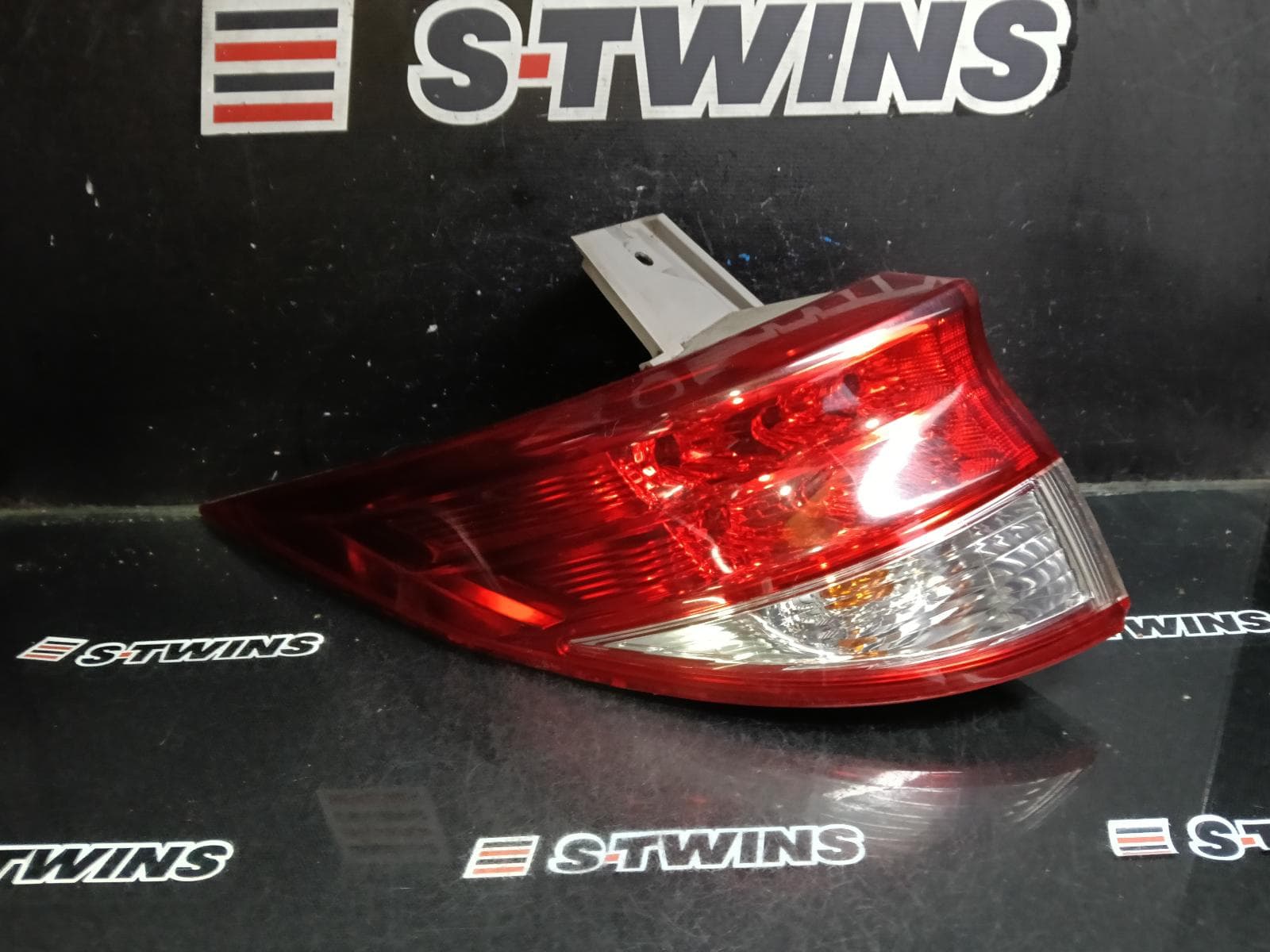 Used auto part listing image: 2018 TOYOTA TARAGO LEFT TAILLIGHT ACR50R/GSR50R, IN BODY, 12/08-06/20 0000419377