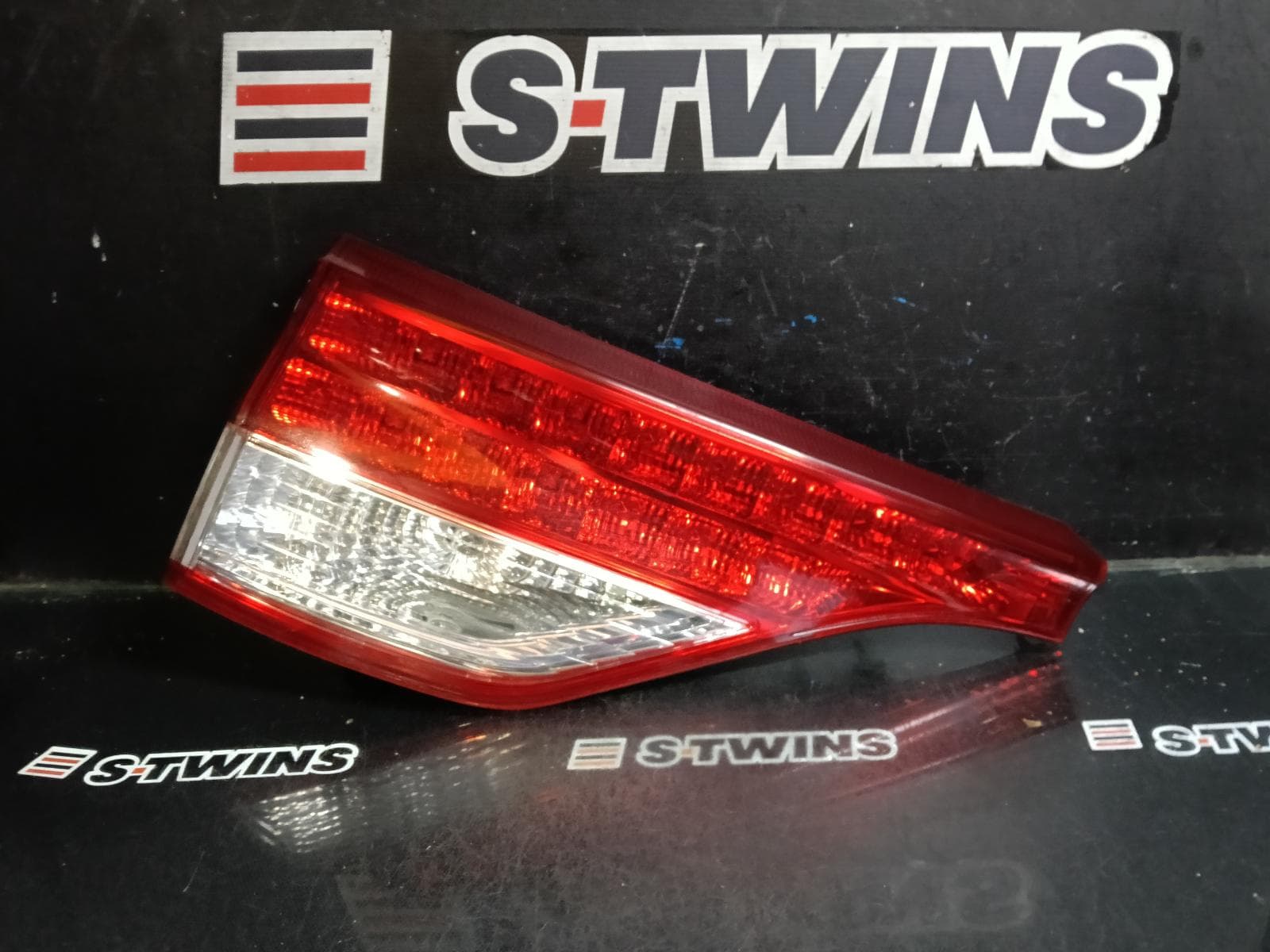 2018 TOYOTA TARAGO REAR GARNISH TAILGATE LAMP (LH SIDE), ACR50R/GSR50R, 12/08-06/20 0000419379