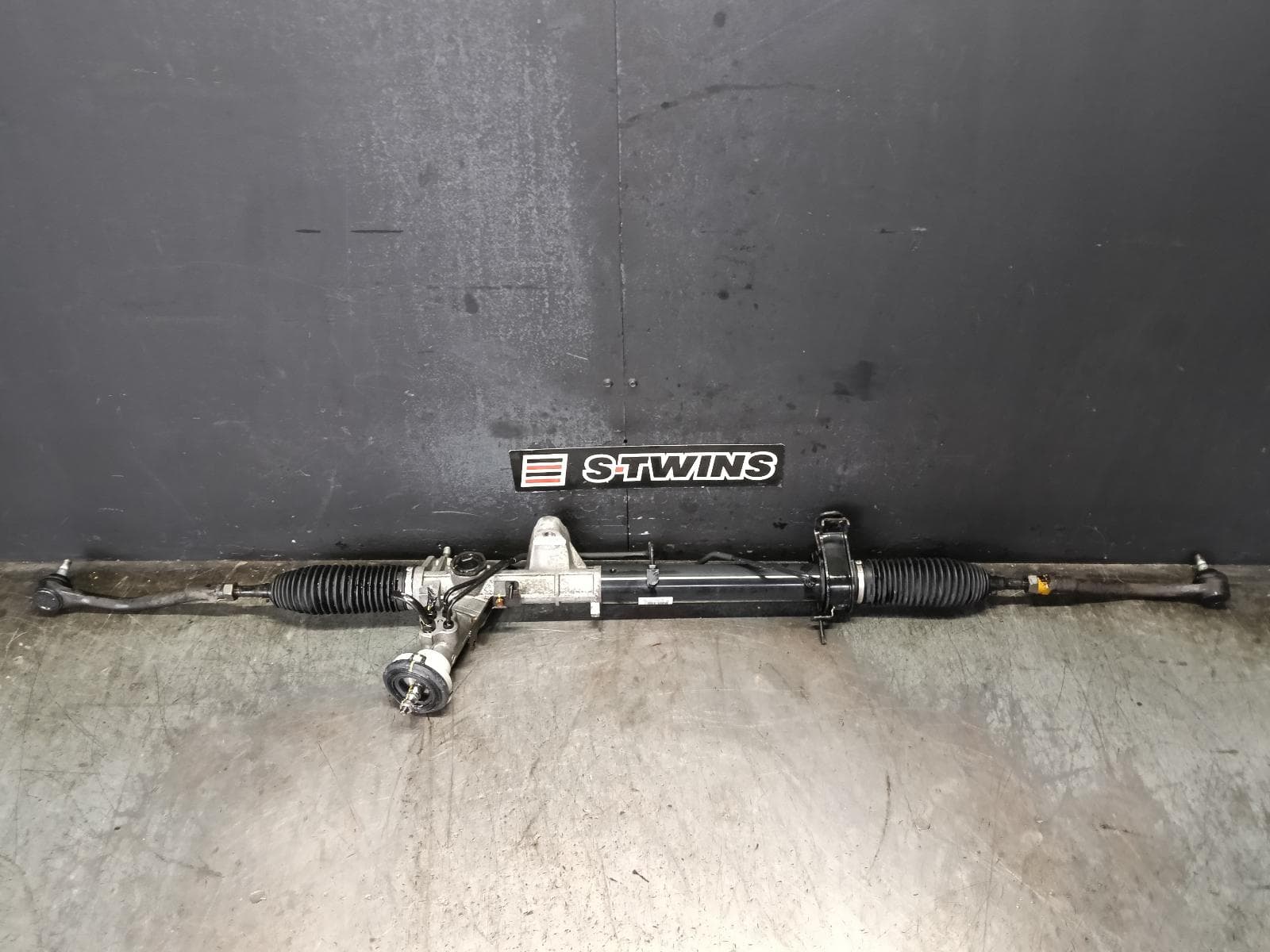 Used auto part listing image: 2018 KIA CARNIVAL/GRAND CARNIVAL STEERING BOX RACK YP, HYDRAULIC TYPE, 12/14-10/20 0000419301