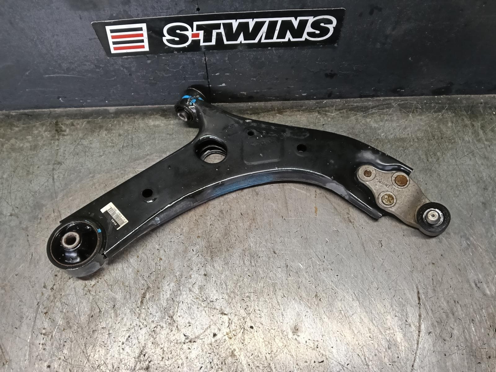 2018 KIA CARNIVAL/GRAND CARNIVAL RIGHT FRONT LOWER CONTROL ARM YP, 12/14-10/20 0000419307