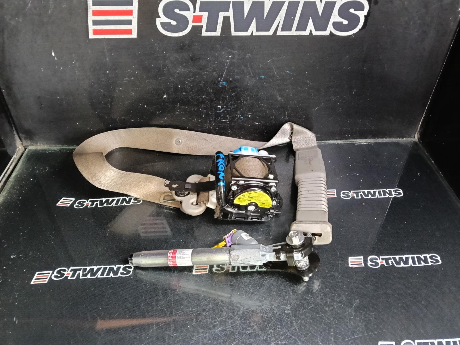 Used auto part listing image: 2018 KIA CARNIVAL/GRAND CARNIVAL SEAT BELT STALK RH FRONT, SEAT BELT ONLY, YP, 12/14-10/20 0000419282