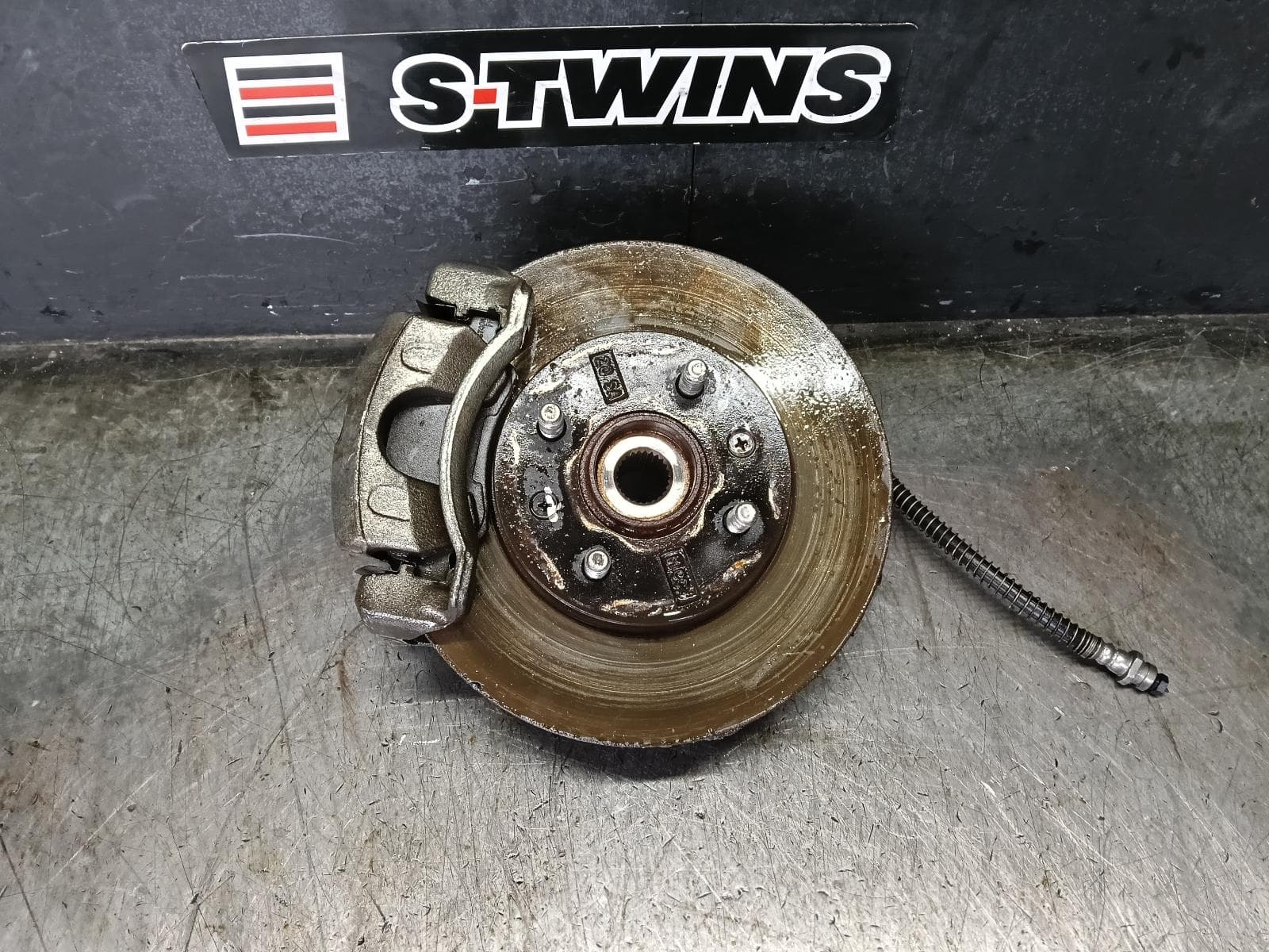 2017 HYUNDAI ACCENT RIGHT FRONT HUB ASSEMBLY RB, 05/11-12/19 0000419243