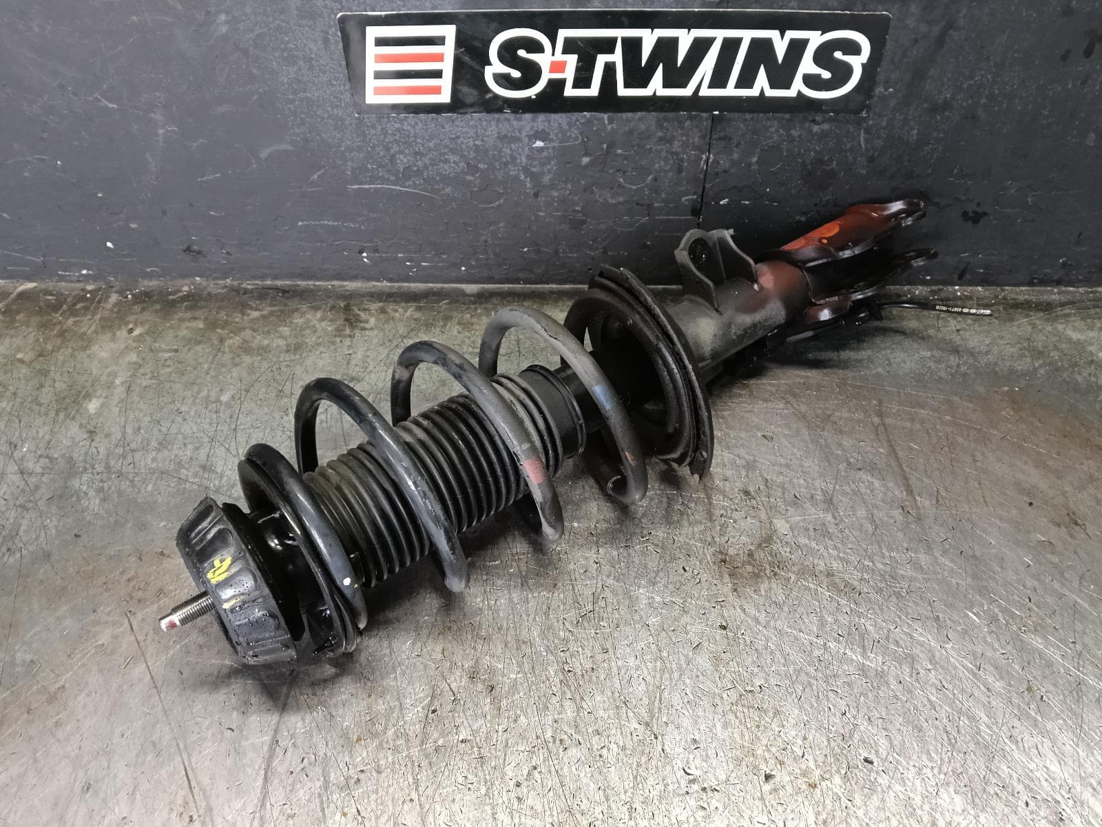 2017 HYUNDAI ACCENT LEFT FRONT STRUT RB, 05/11-12/19 0000419246