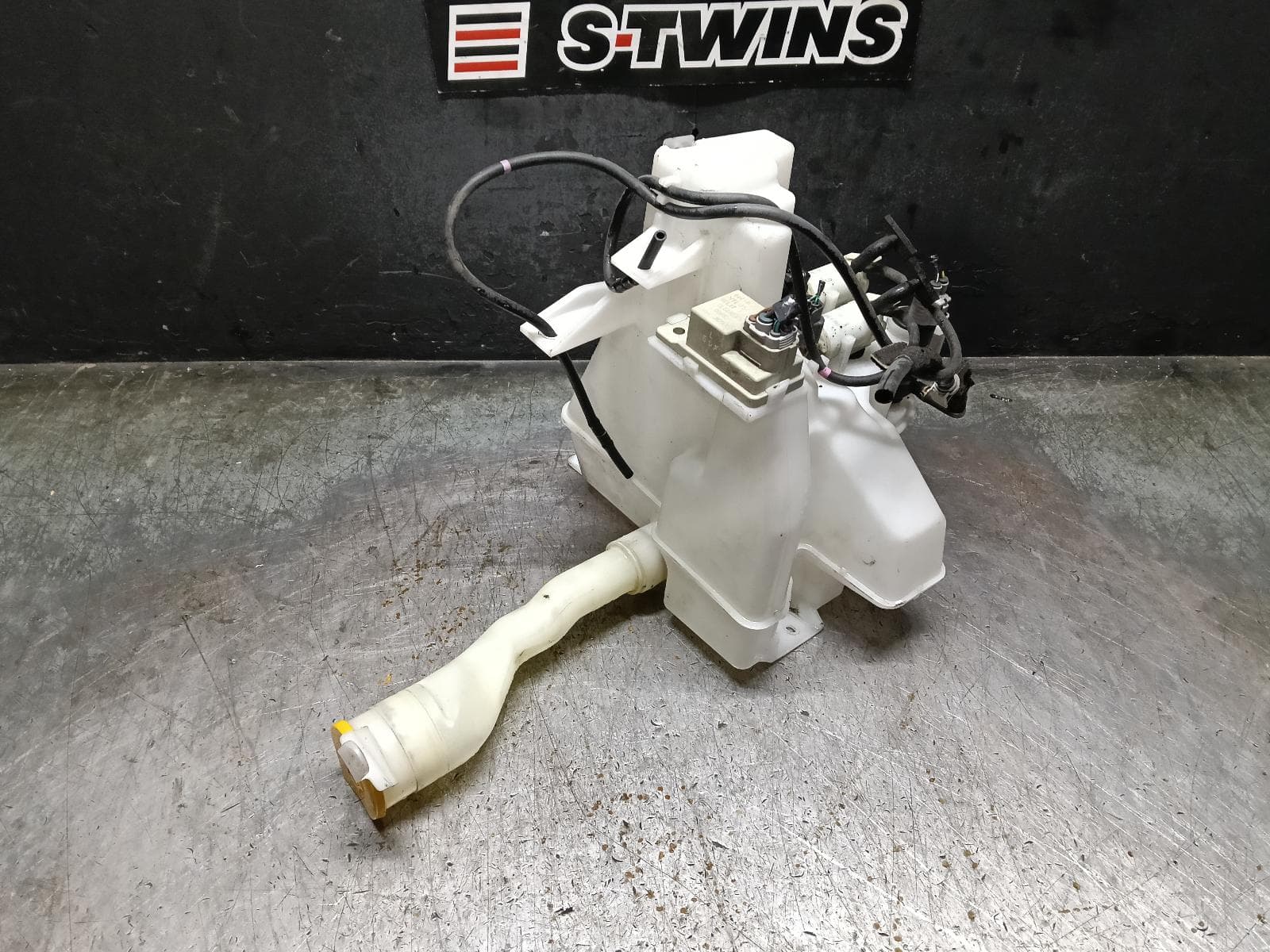 2015 SUBARU XV WASHER BOTTLE NON H/LAMP WASHER TYPE, P/N 86631FJ120, G4X, 12/12-11/16 0000419404