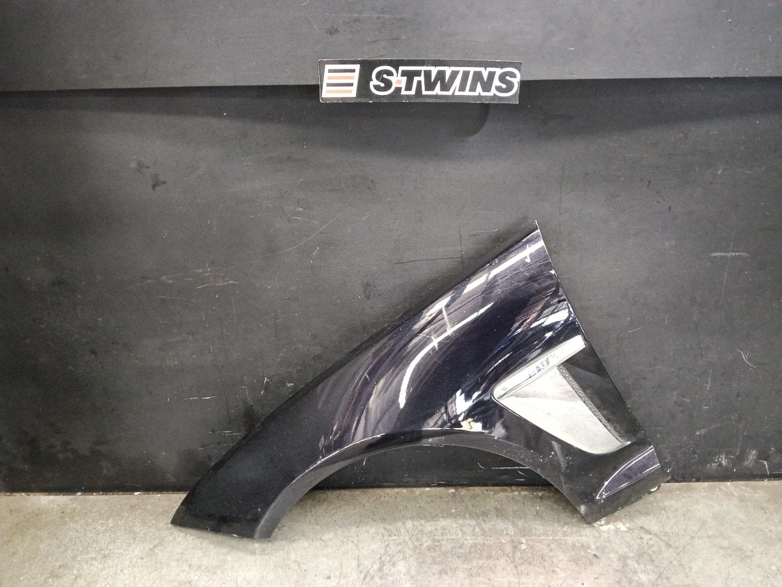 Used auto part listing image: 2014 JAGUAR XF LEFT GUARD X250, 10/11-05/15 0000215077