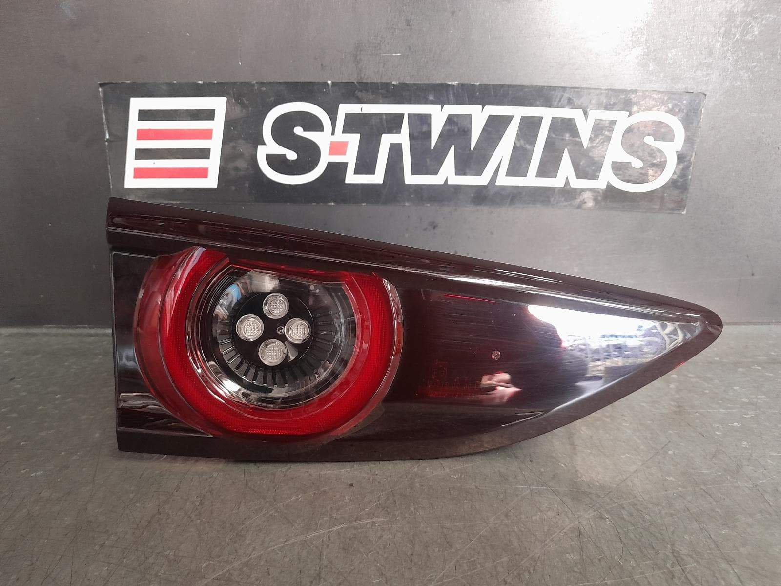 2019 MAZDA 3 REAR GARNISH BP, TAILGATE LAMP (LH SIDE), HATCH, PURE/EVOLVE/TOURING/GT, 03/19-09/21 0000325762