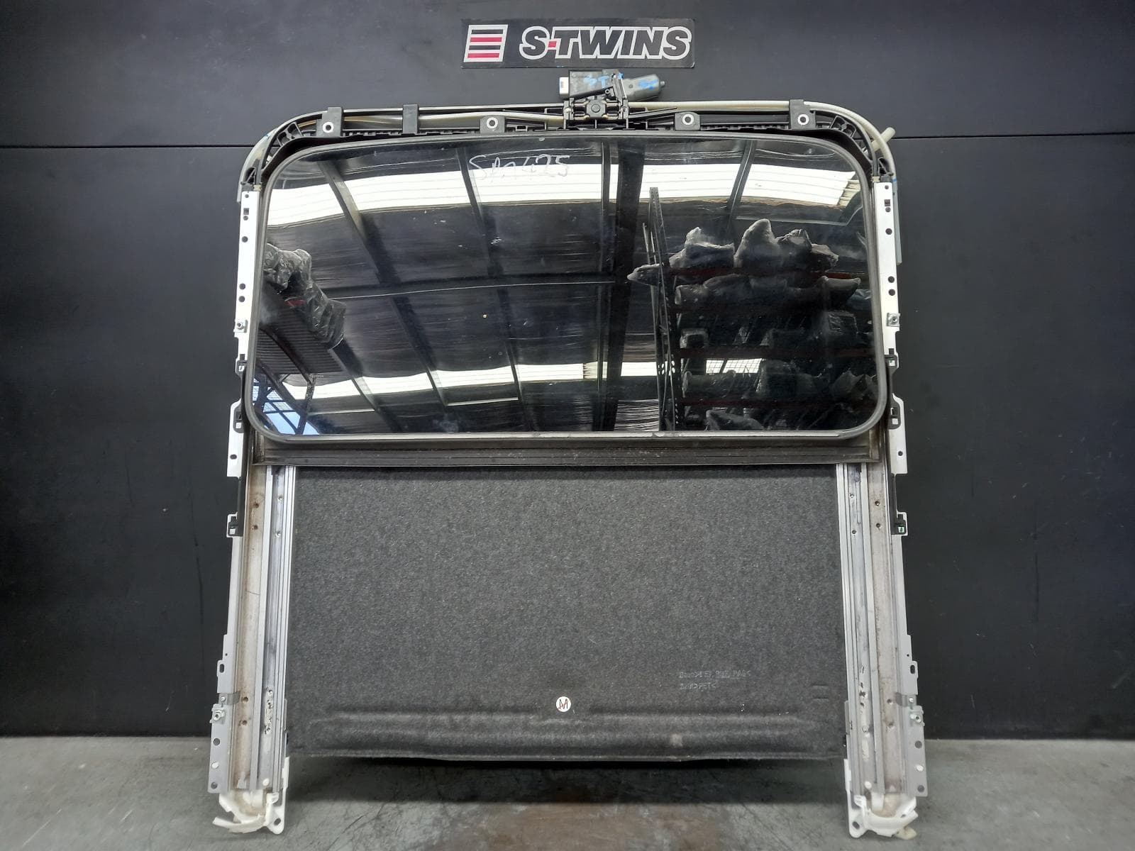 Used auto part listing image: 2012 TOYOTA RAV4 ROOF GLASS SUNROOF T ACA33/ACA38, 11/05-11/12 0000376290