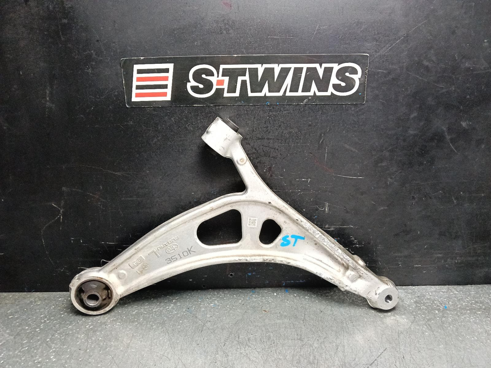 Used auto part listing image: 2023 SUBARU OUTBACK LEFT FRONT LOWER CONTROL ARM 7TH GEN, 12/20-07/25 0000399012