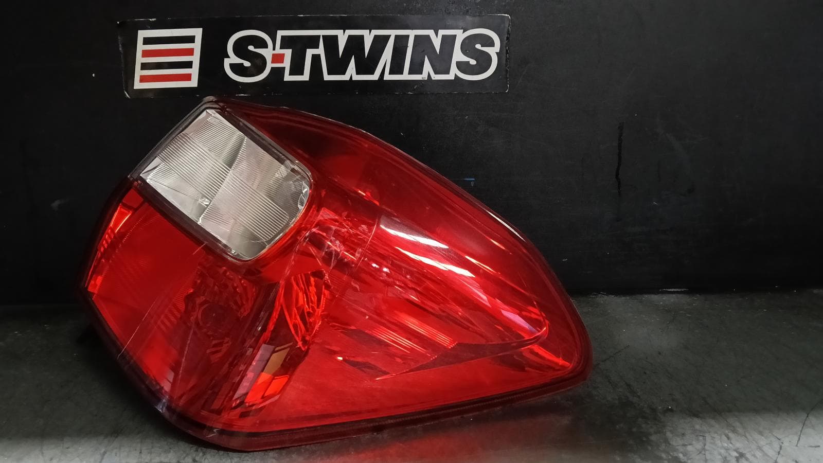 Used auto part listing image: 2015 SUBARU XV RIGHT TAILLIGHT G4X, IN BODY, RED LENS TYPE, 08/11-10/15 0000419509