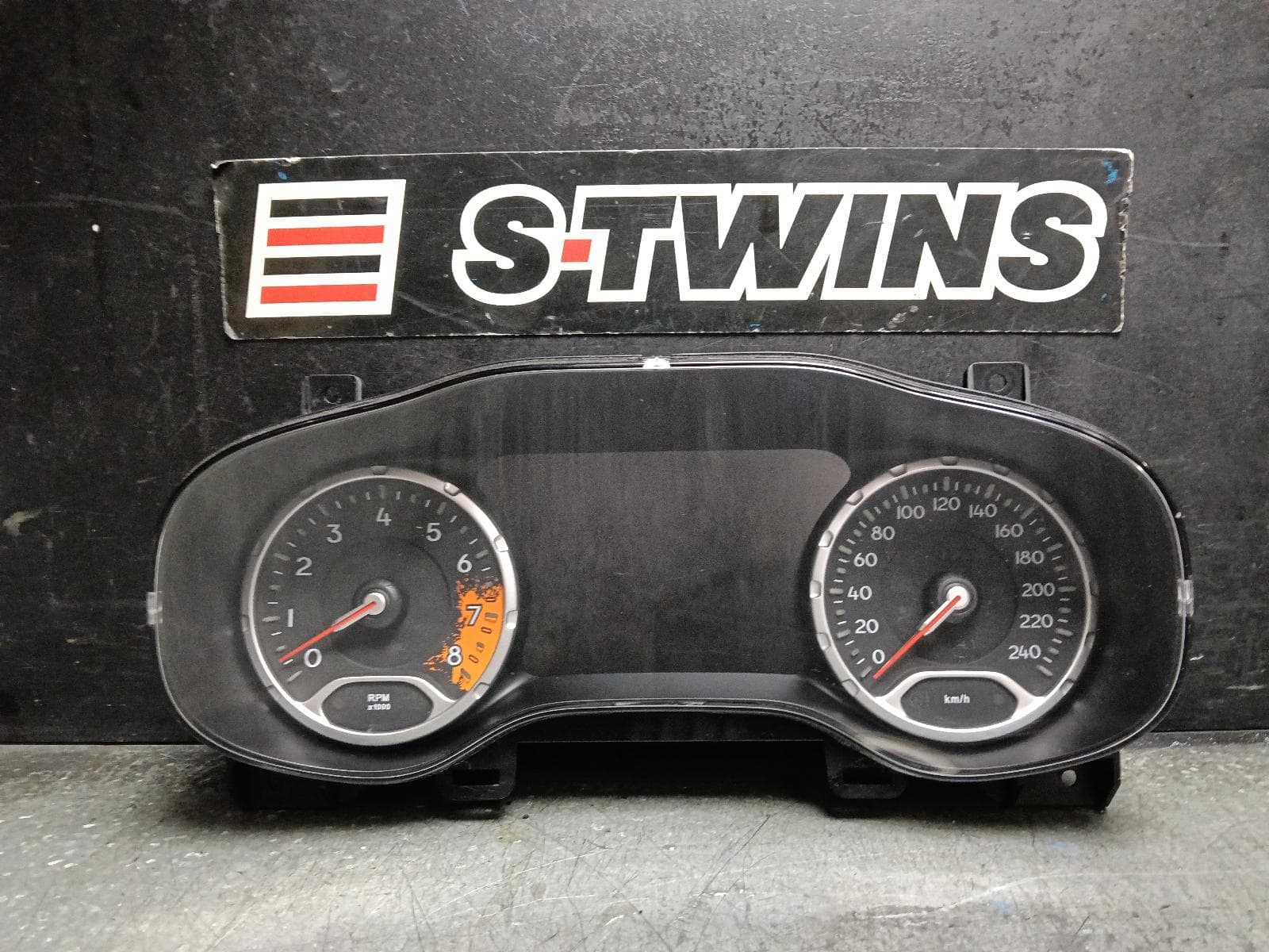 2015 JEEP RENEGADE INSTRUMENTCLUSTER 1.4, AUTO T/M, 7IN COLOURED TFT, BU, 08/15-01/20 0000419565
