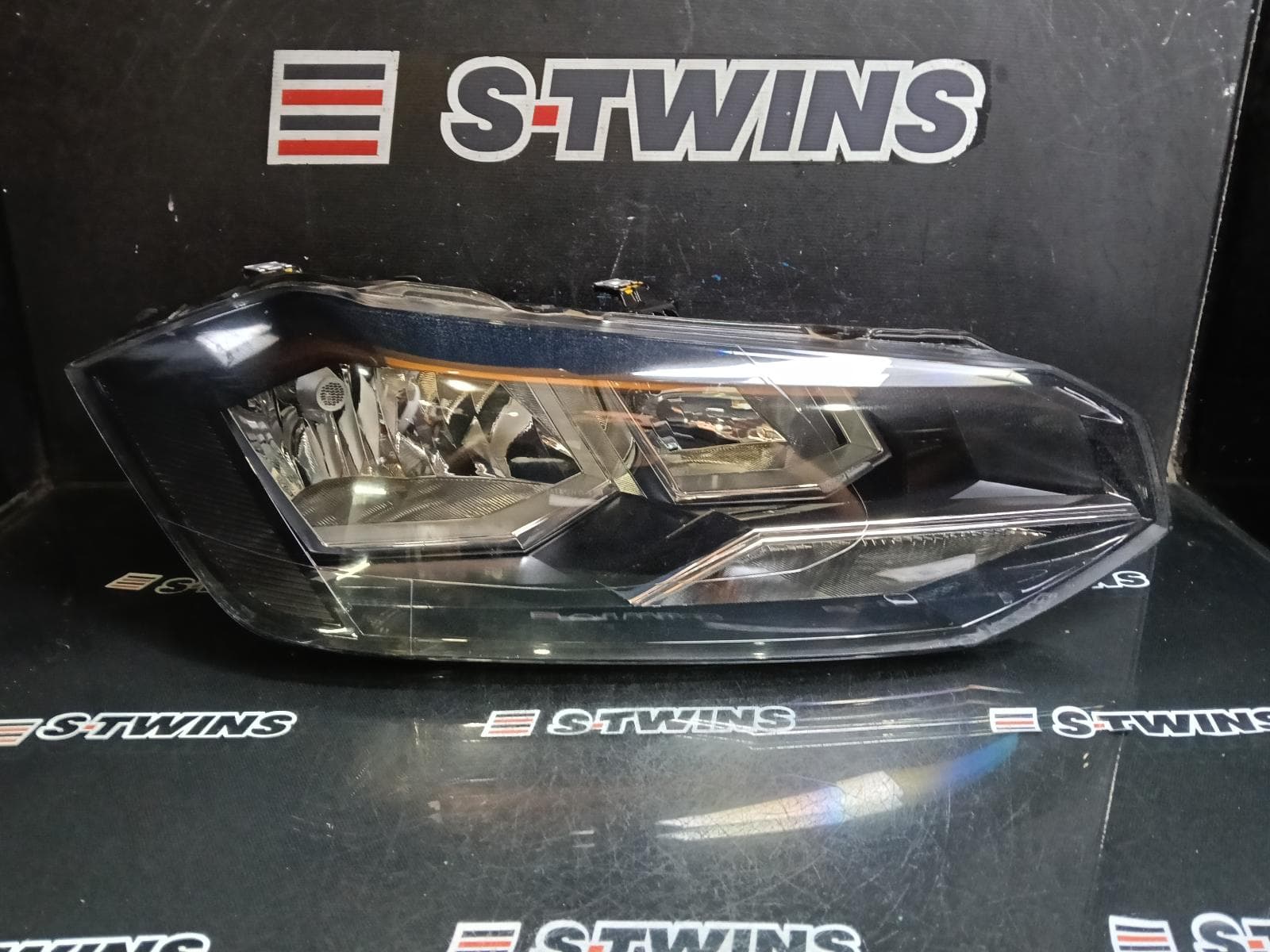 Used auto part listing image: 2019 VOLKSWAGEN POLO RIGHT HEADLAMP AW, HALOGEN TYPE, 09/17-01/22 0000419752
