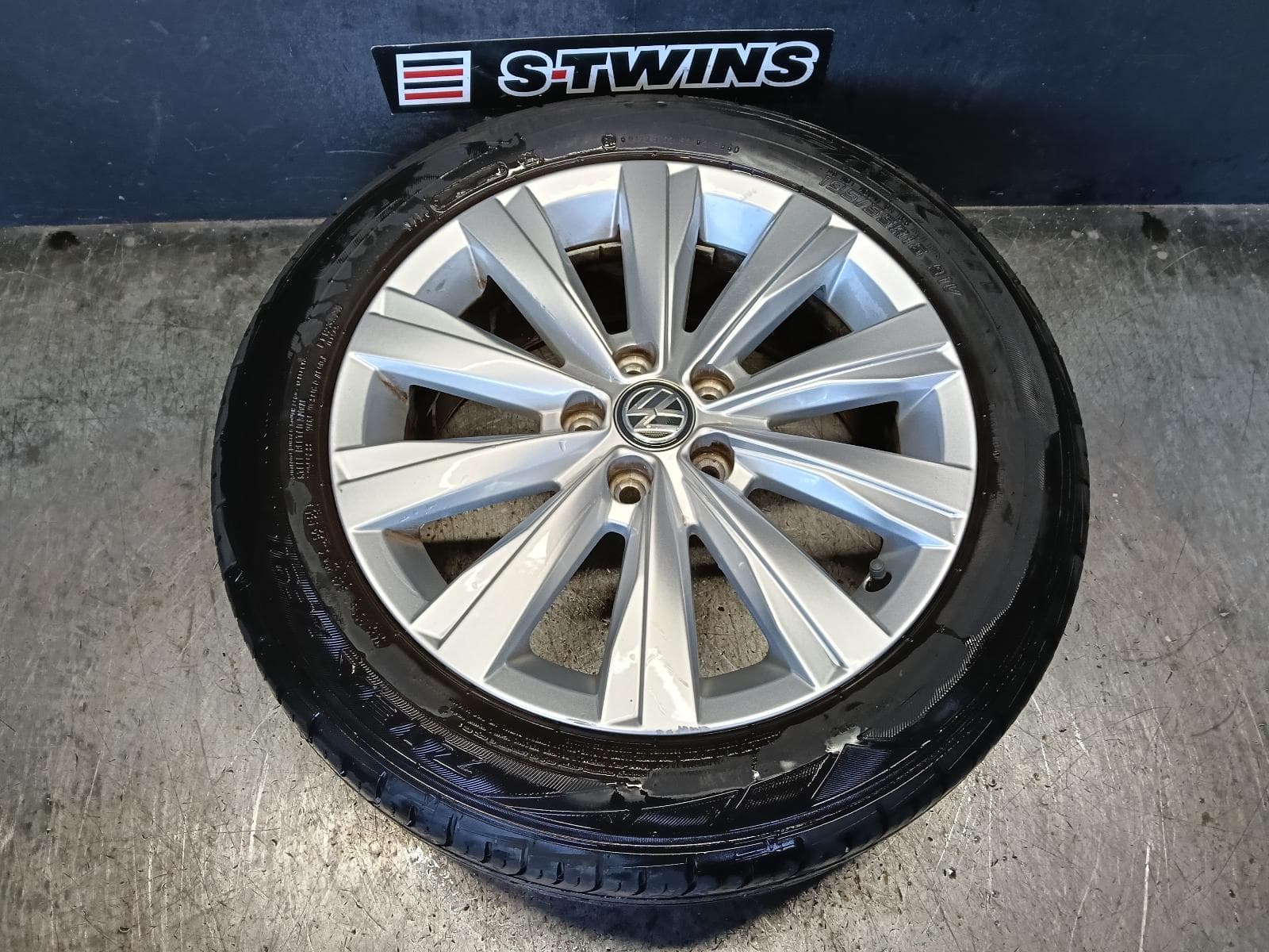 Used auto part listing image: NEW 2019 VOLKSWAGEN POLO WHEEL MAG FACTORY, 16X6.5IN, 5 U SPOKE, AW, 09/17-01/22 0000419712