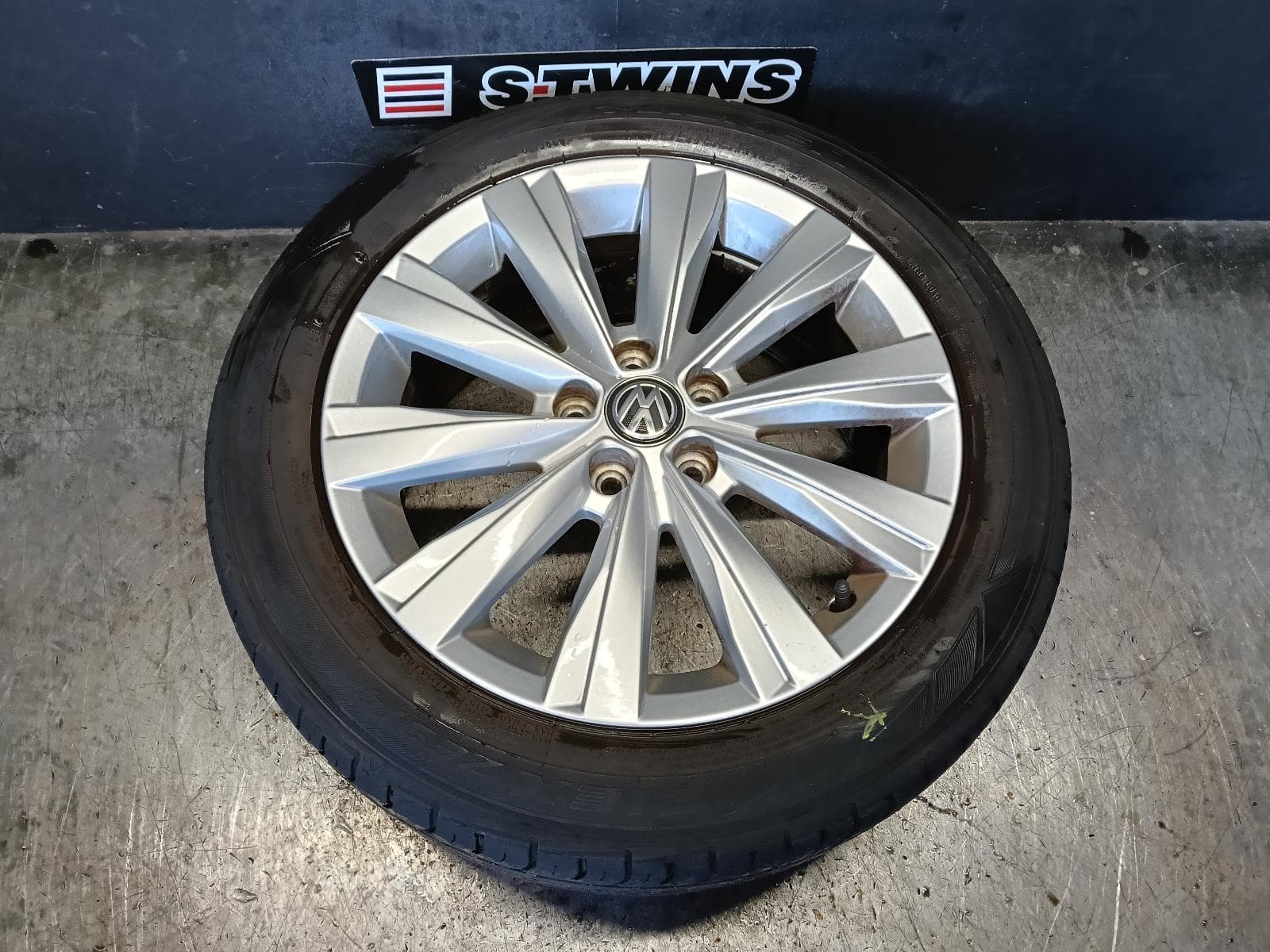 Used auto part listing image: 2019 VOLKSWAGEN POLO WHEEL MAG FACTORY, 16X6.5IN, 5 U SPOKE, AW, 09/17-01/22 0000419713