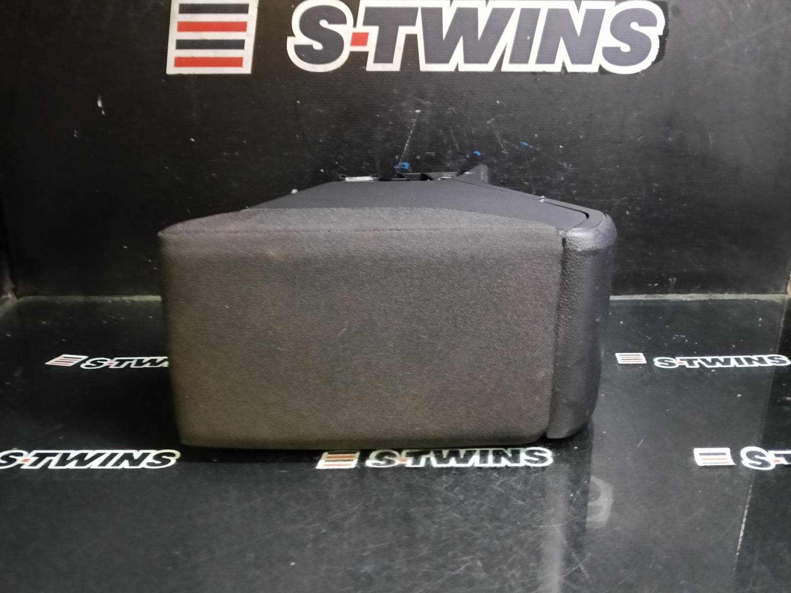 Used auto part listing image: 2019 VOLKSWAGEN POLO CONSOLE AW, 09/17- 0000419746