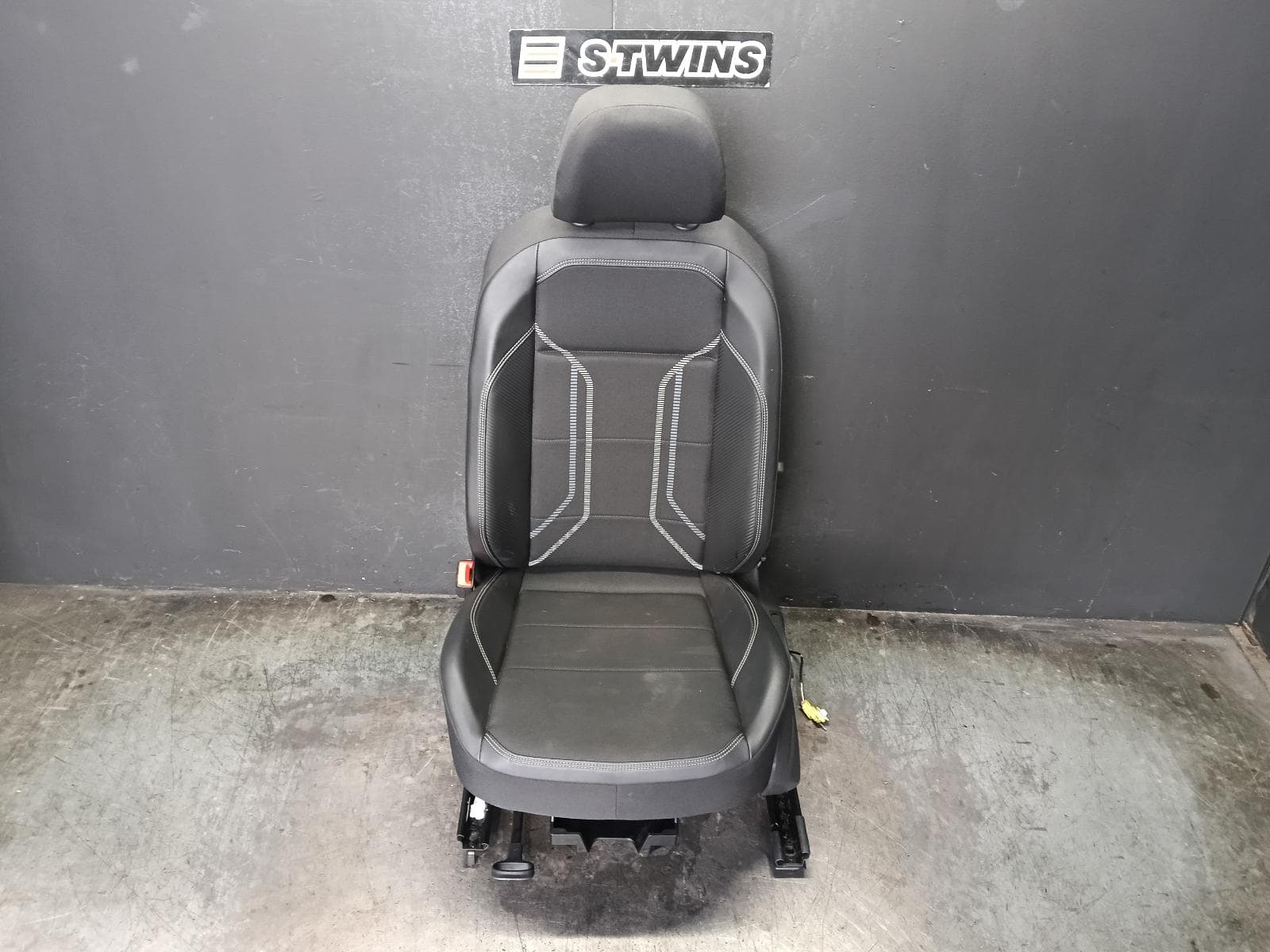 2019 VOLKSWAGEN POLO FRONT SEAT LH FRONT, AW, CLOTH, BLACK-GREY, STYLE, 09/17-01/22 0000419597