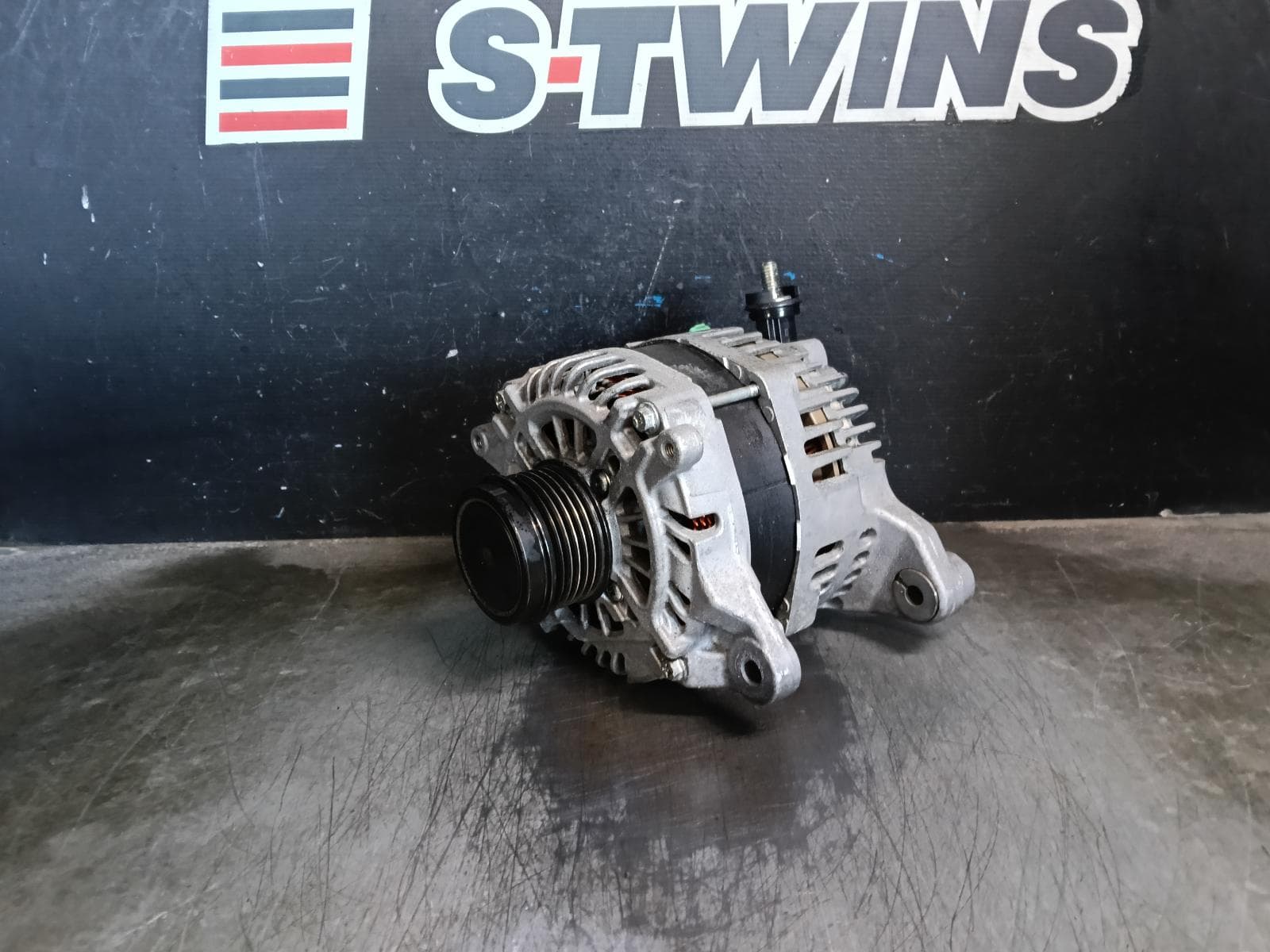 Used auto part listing image: 2017 SUBARU FORESTER ALTERNATOR PETROL, 2.5, FB25, P/N 23700AA761, SJ, 12/12-08/18 0000419656