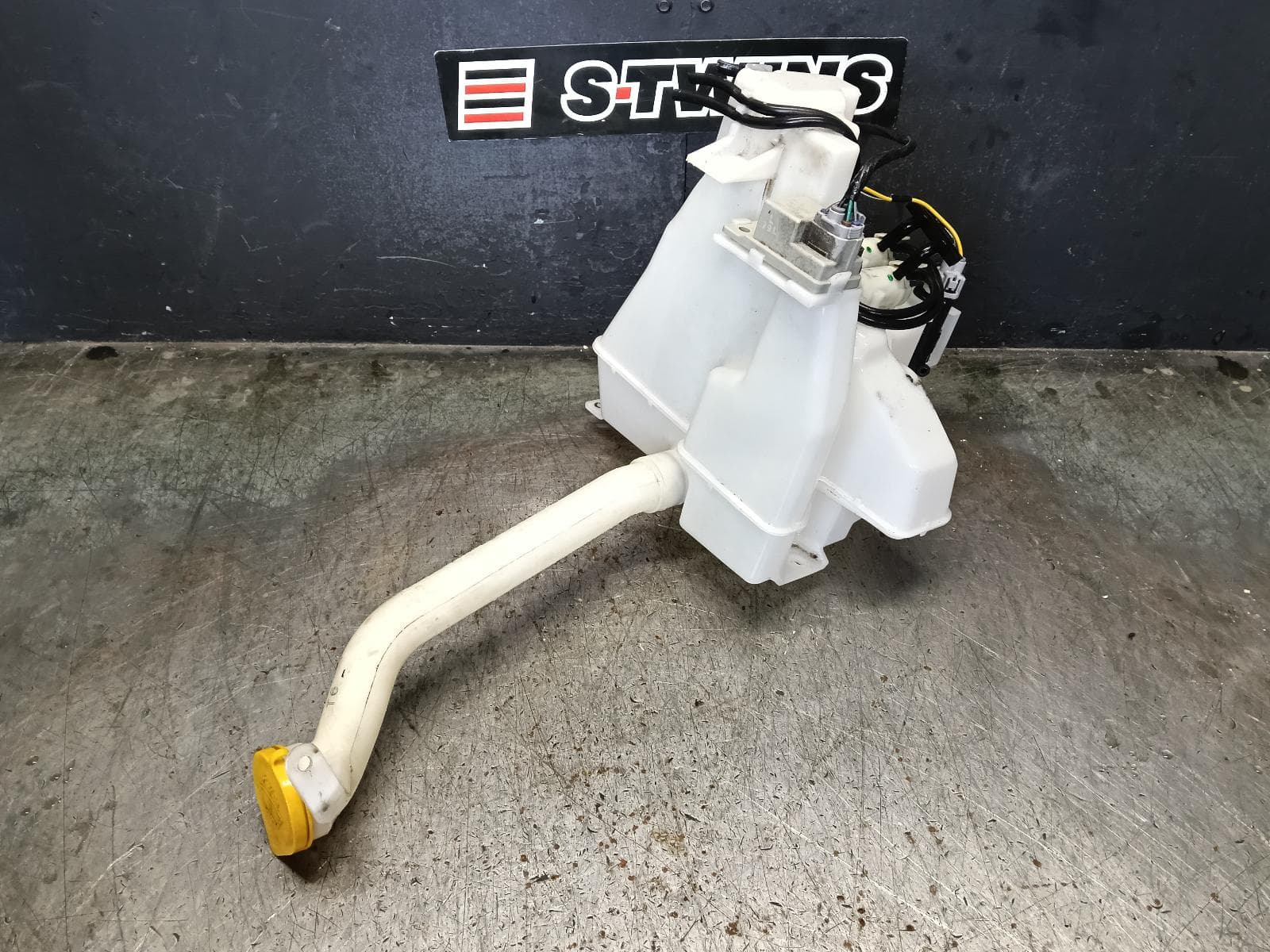 2017 SUBARU FORESTER WASHER BOTTLE SJ, W/ H/LAMP WASHER TYPE, 12/12-08/18 0000419658