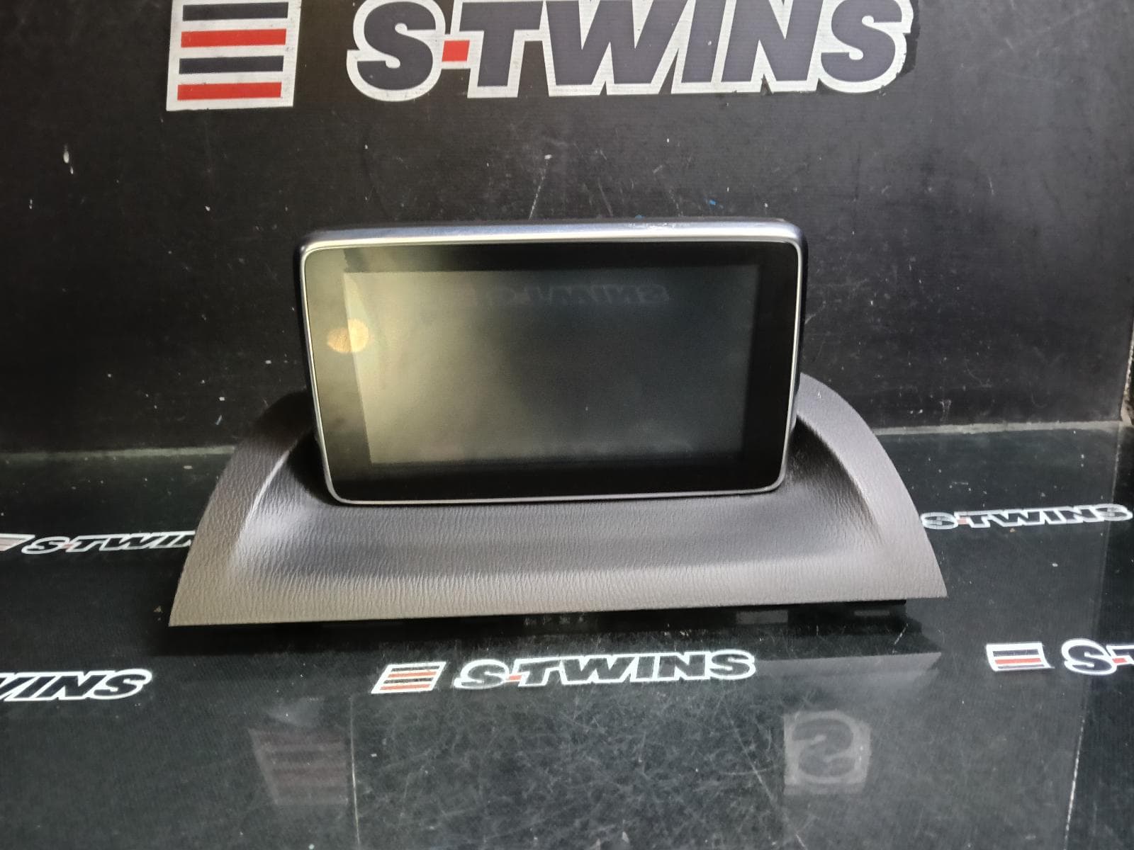 Used auto part listing image: 2016 MAZDA 3 DISPLAY UNIT, SAT NAV TYPE, BM, 11/13-05/16 0000419739