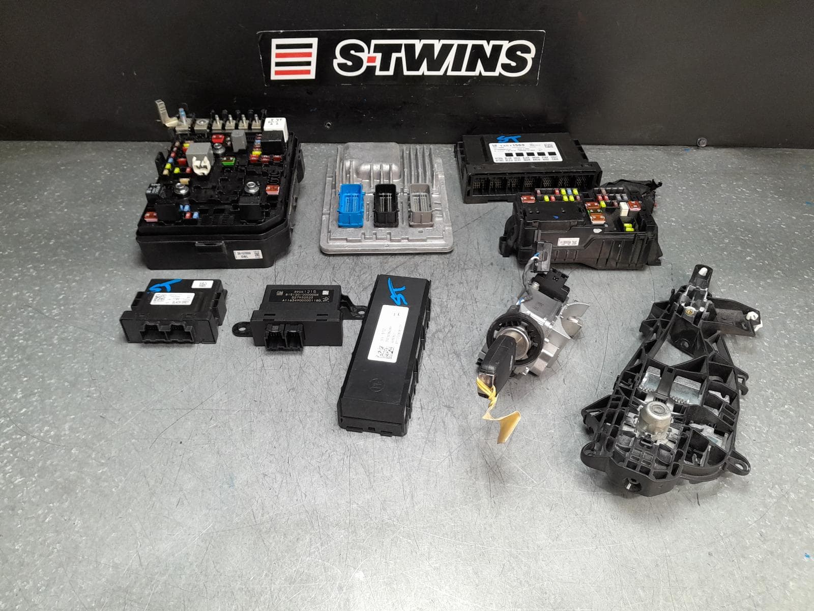 Used auto part listing image: 2017 HOLDEN ASTRA ENGINE ECU, 1.4, PETROL, SEC SET (ECU/IMM/READER/KEY), BK-BL, 09/16-12/20 0000378120