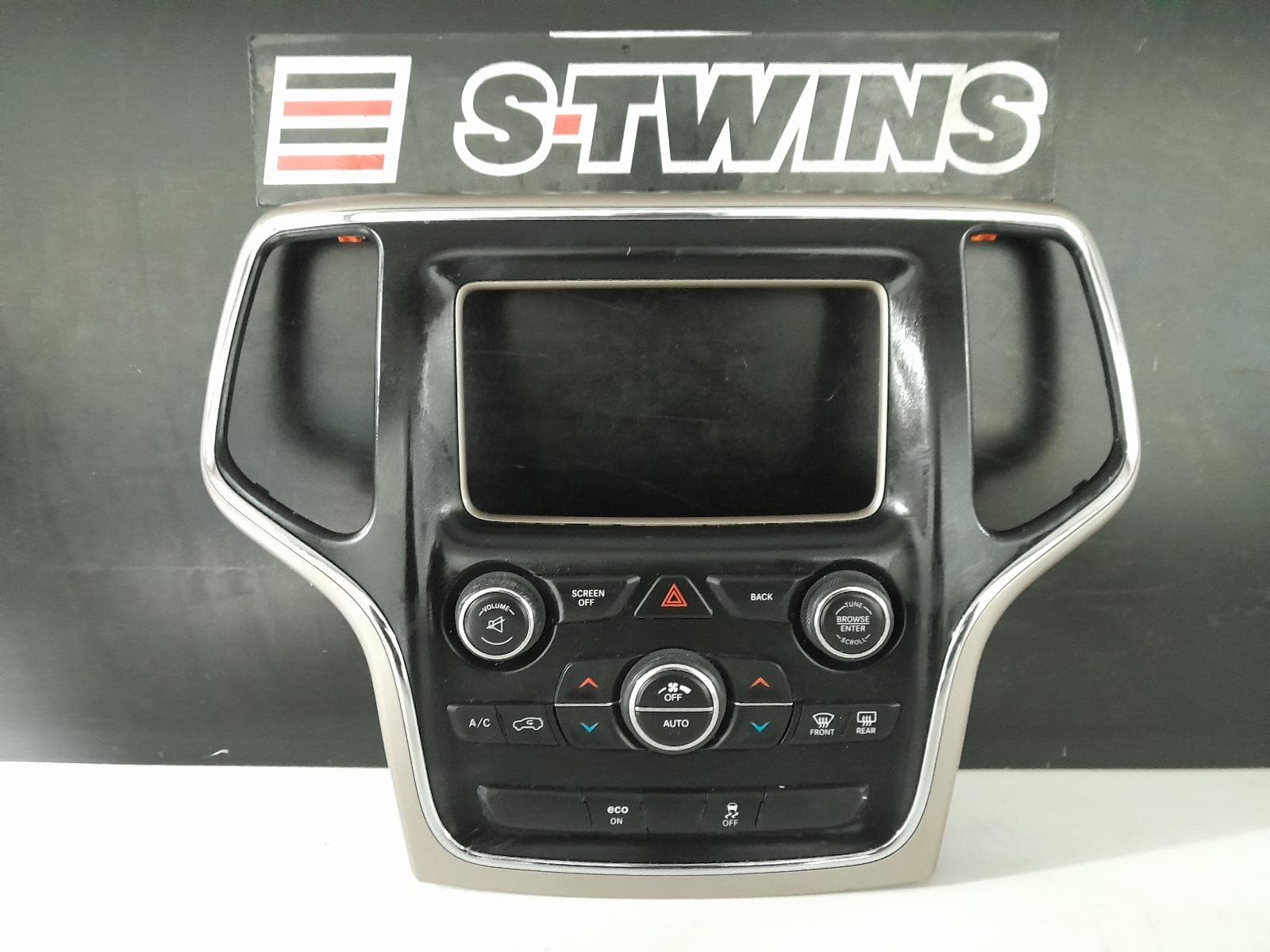 Used auto part listing image: 2015 JEEP GRANDCHEROKEE HEATING/COOLING/STEREO CENTRE CONTROL UNIT ONLY, UCONNECT 5IN, WK, 04/13-09/16 0000312656