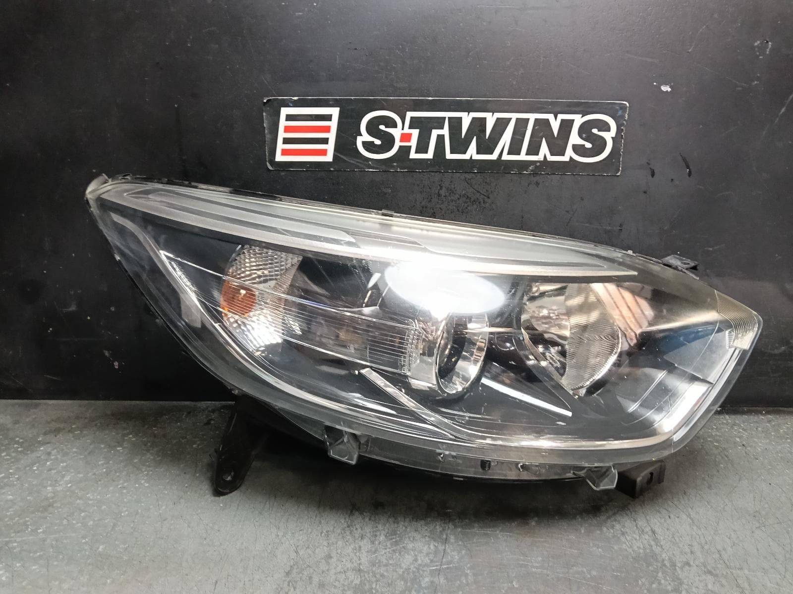 Used auto part listing image: 2017 RENAULT CAPTUR RIGHT HEADLAMP J87, LED TYPE, DAYTIME RUNNING LAMP, NON AUTO LEVELING TYPE, 08/14-12/20 0000419890