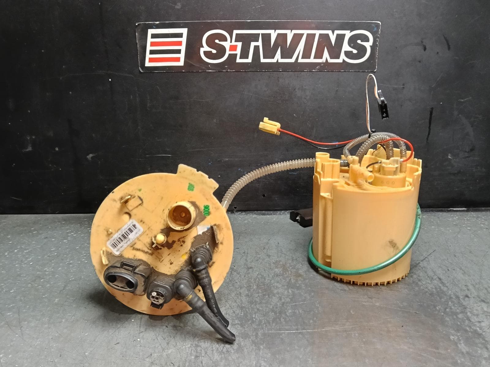 Used auto part listing image: 2018 LAND ROVER DISCOVERY FUEL PUMP L462, 12/16- 0000419607