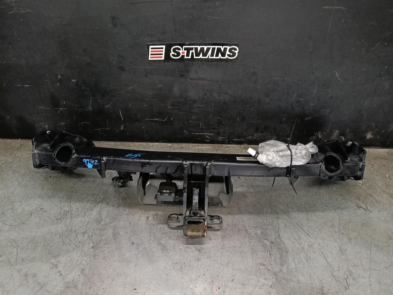 Used auto part listing image: 2018 LAND ROVER DISCOVERY TOWBAR 7 SEATER TYPE, L462, 12/16- 0000419614