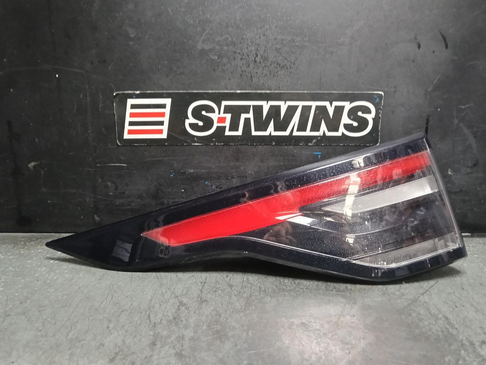 2018 LAND ROVER DISCOVERY LEFT TAILLIGHT IN BODY, W/ LED TYPE, L462, 12/16-12/20 0000419616