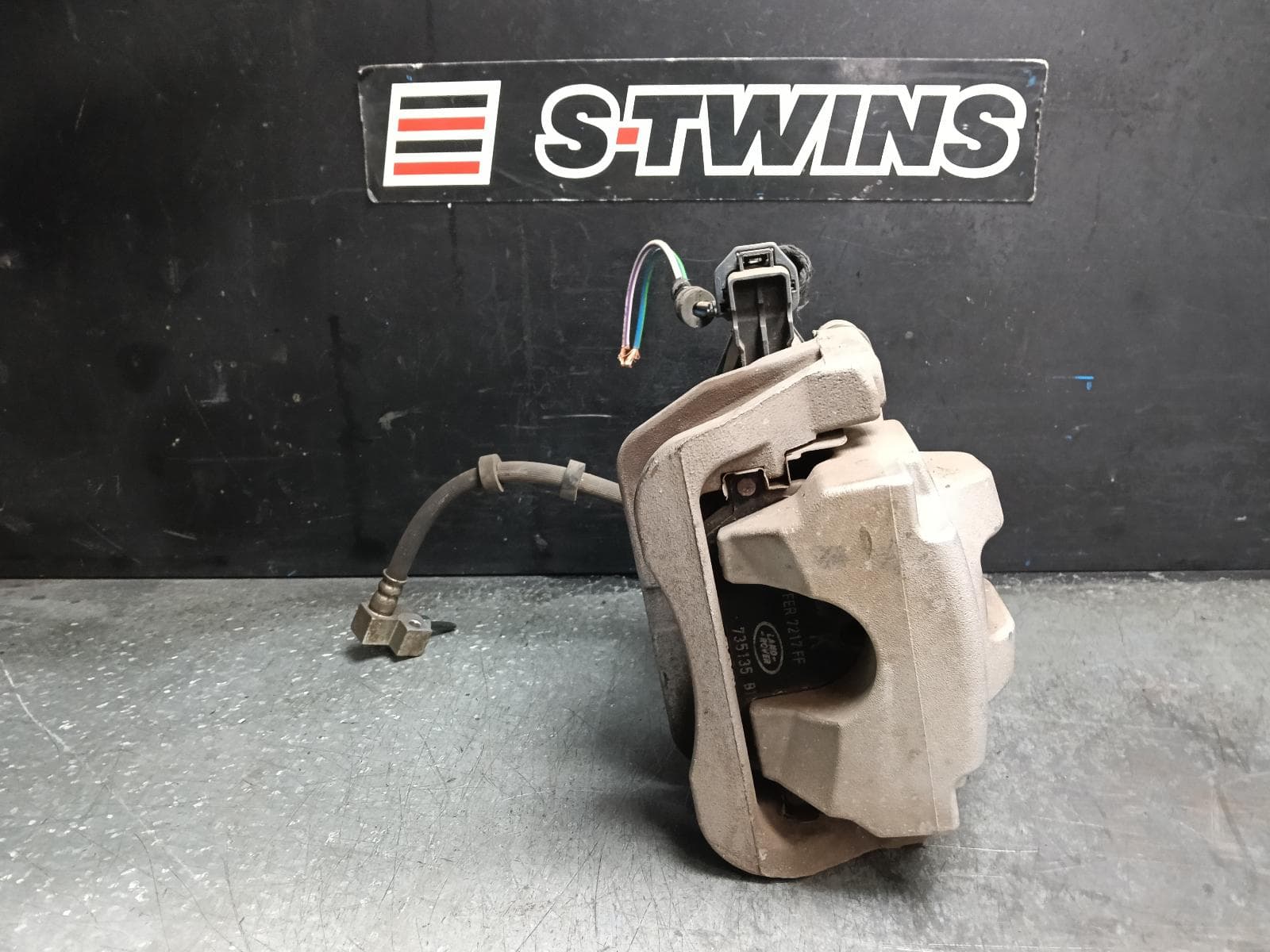 Used auto part listing image: 2018 LAND ROVER DISCOVERY CALIPER LH REAR, 350MM DISC, L462, 12/16- 0000419619