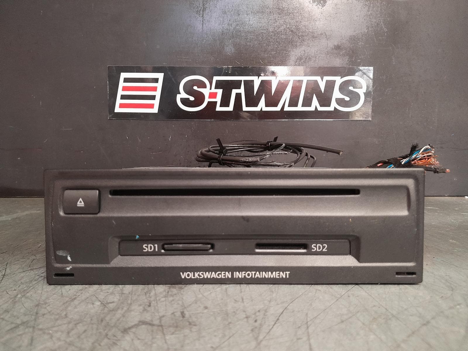 Used auto part listing image: 2015 VOLKSWAGEN GOLF HEAD UNIT, MULTIMEDIA 2X SD CARD, GEN 7, 11/12-03/17 0000357655
