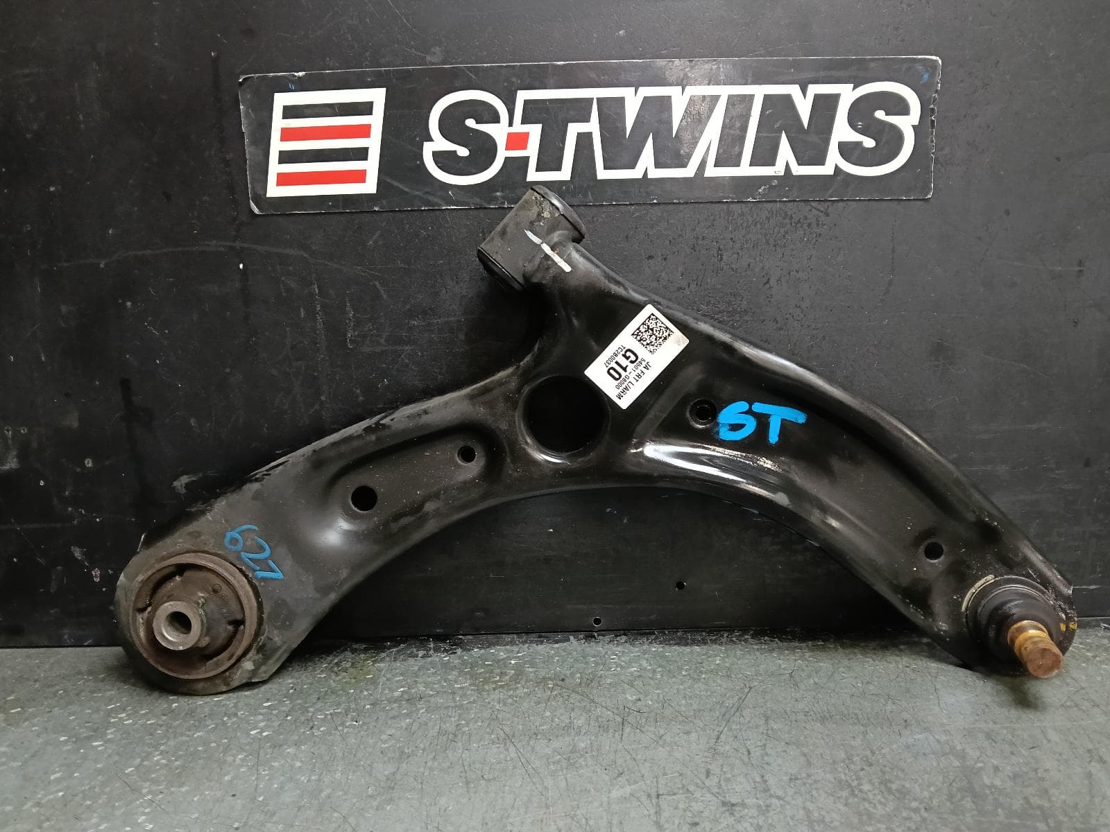 Used auto part listing image: 2024 KIA PICANTO RIGHT FRONT LOWER CONTROL ARM JA, 05/17- 0000419842