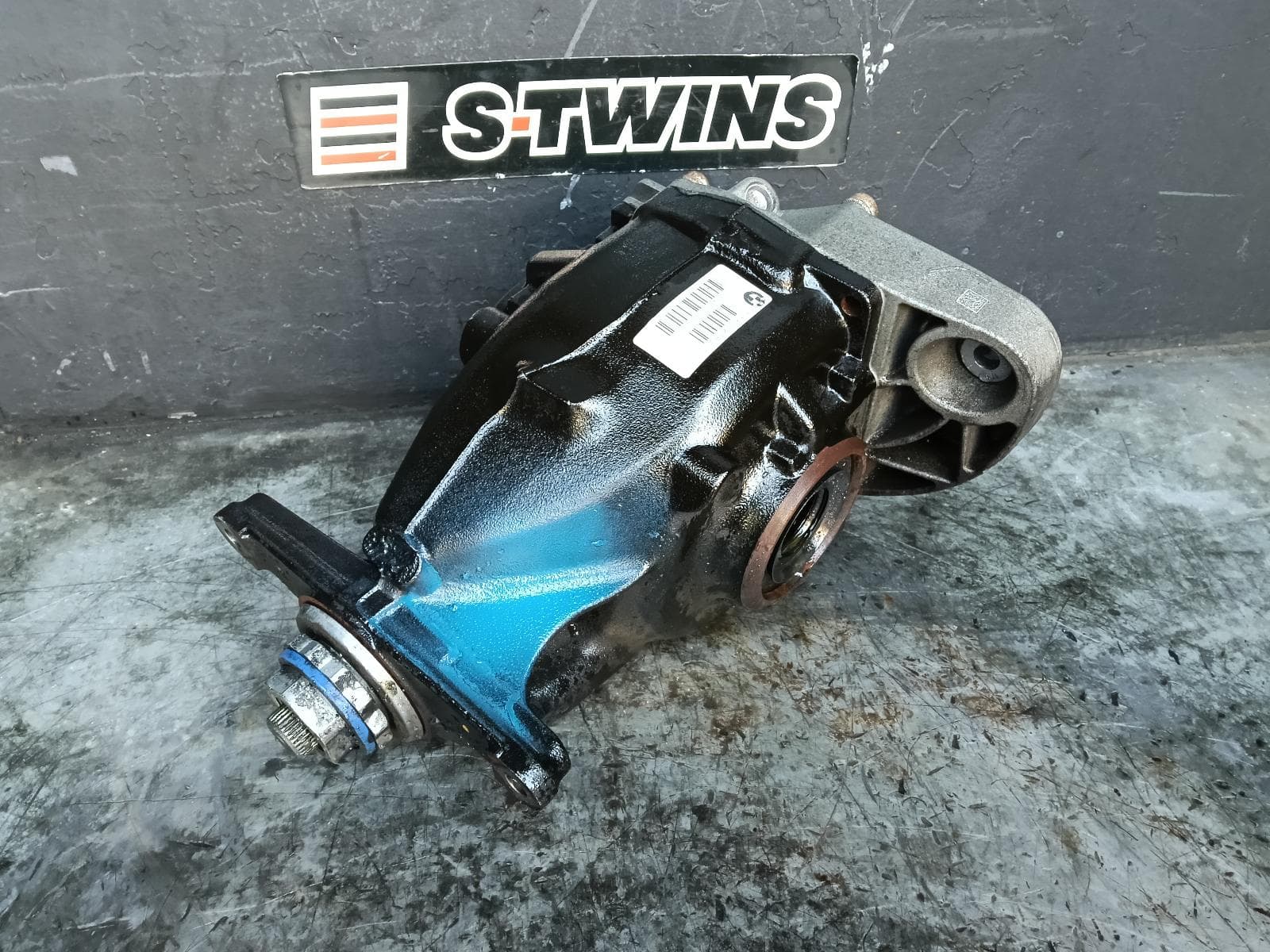 Used auto part listing image: 2015 BMW X5 DIFFERENTIAL CENTRE REAR, DIESEL, 3.0, TURBO, N57N, xDRIVE30d, 3.15 RATIO, F15, 09/13-07/18 0000419932
