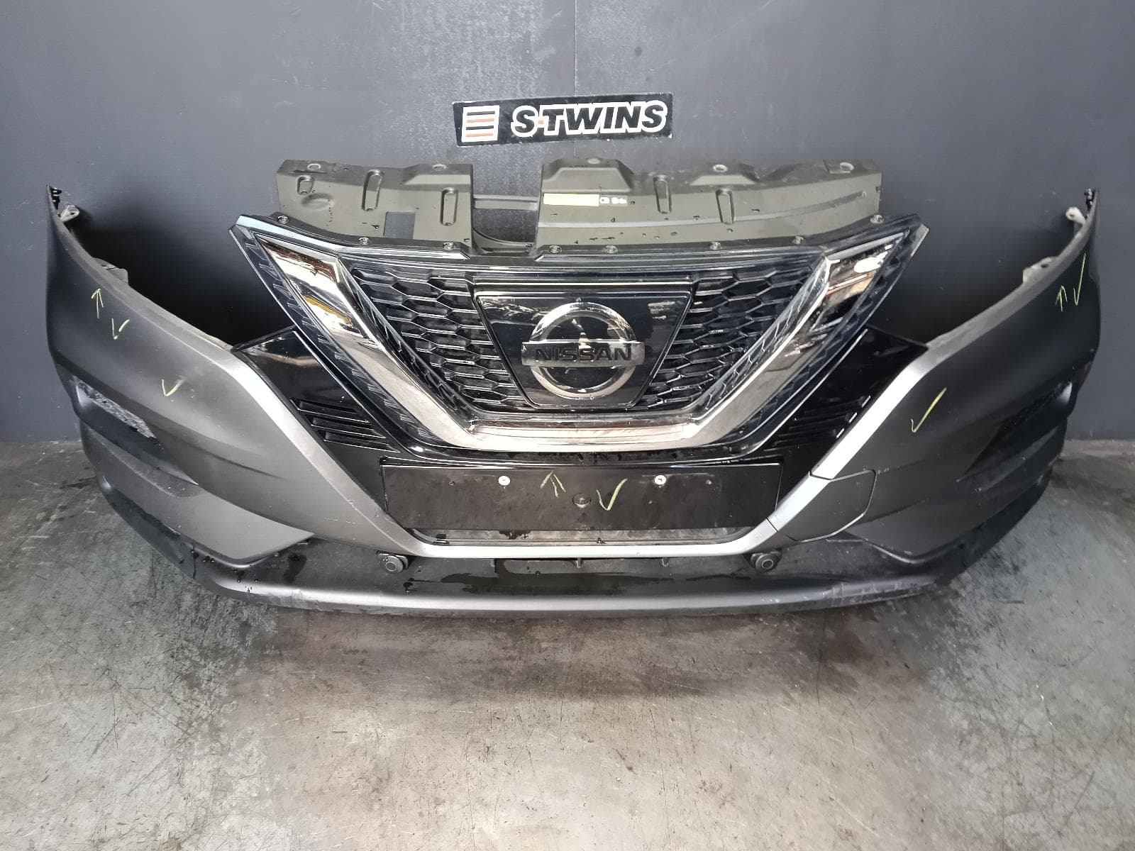 Used auto part listing image: 2017 NISSAN QASHQAI FRONT BUMPER J11, ST/ST-L, NON PARK ASSIST TYPE, 07/17-07/21 0000419887