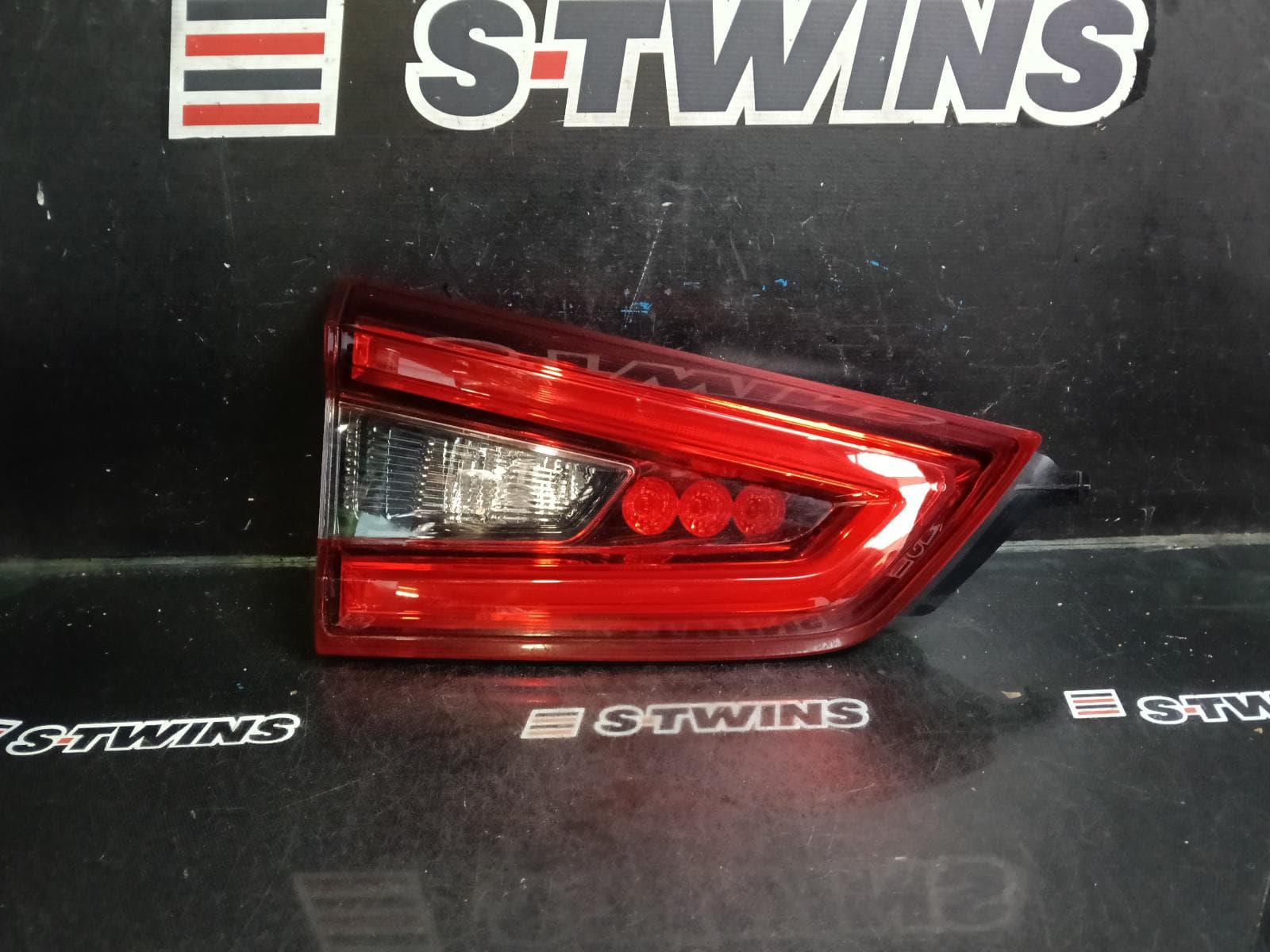 Used auto part listing image: 2017 NISSAN QASHQAI REAR GARNISH TAILGATE LAMP (LH SIDE), J11, 07/17-07/21 0000419967