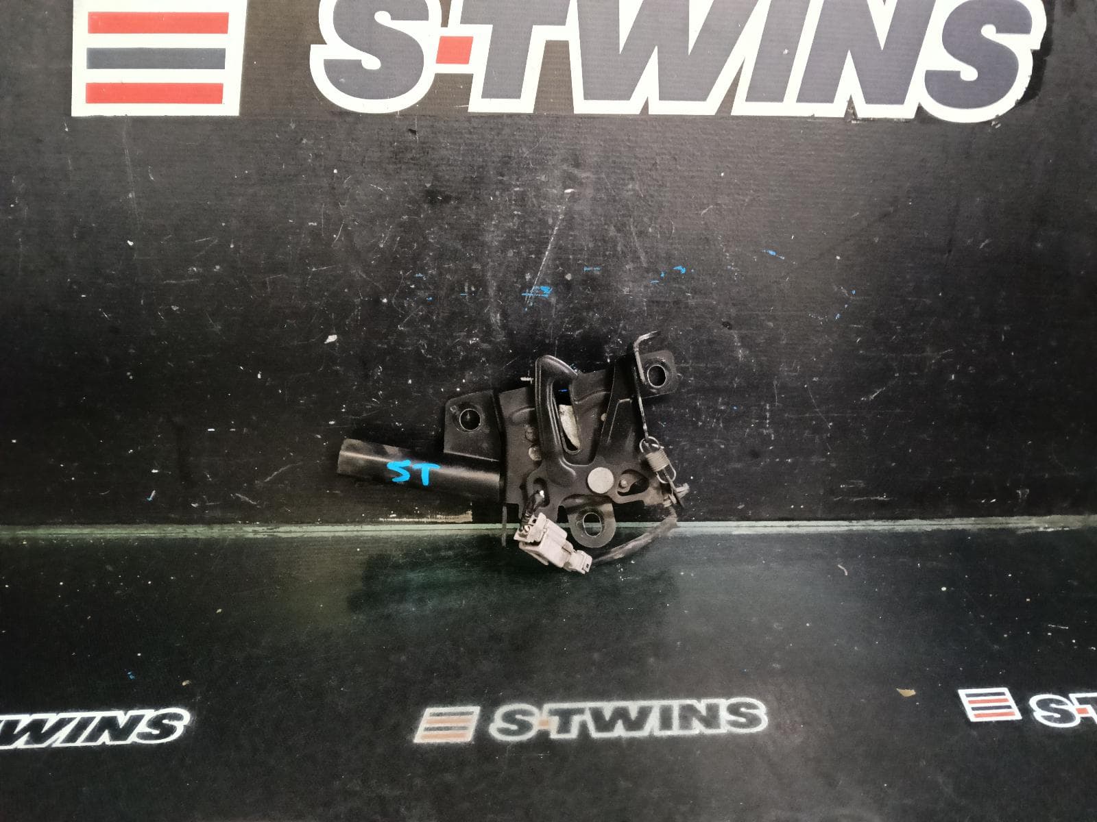 Used auto part listing image: 2017 SUBARU FORESTER BONNET LOCK SUPPORT SJ, NON TURBO TYPE, 12/12-08/18 0000419667
