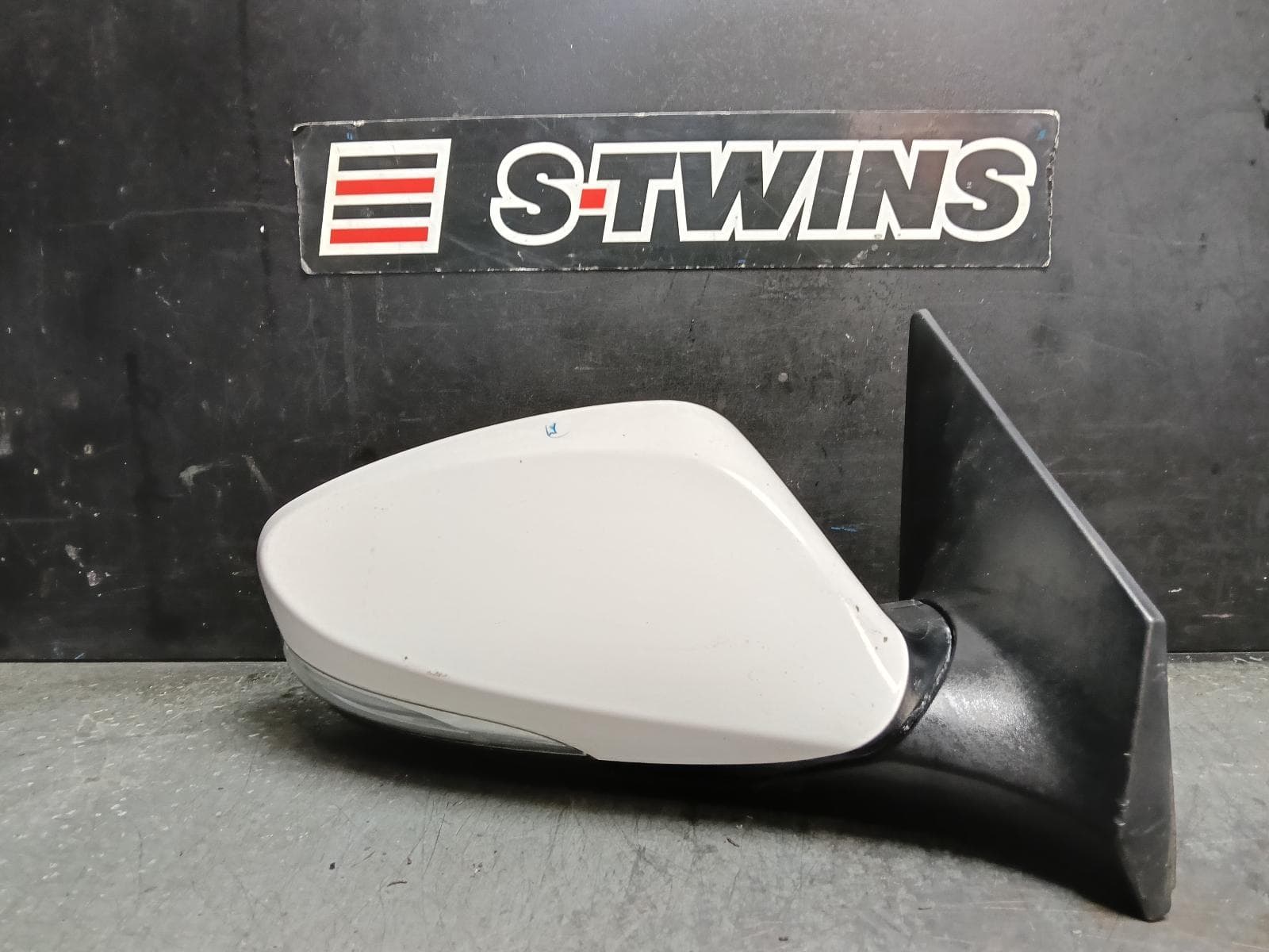 Used auto part listing image: 2014 HYUNDAI ELANTRA RIGHT DOOR MIRROR MD, ACTIVE/TROPHY, NON FOLDING TYPE, 10/13-11/15 0000420240