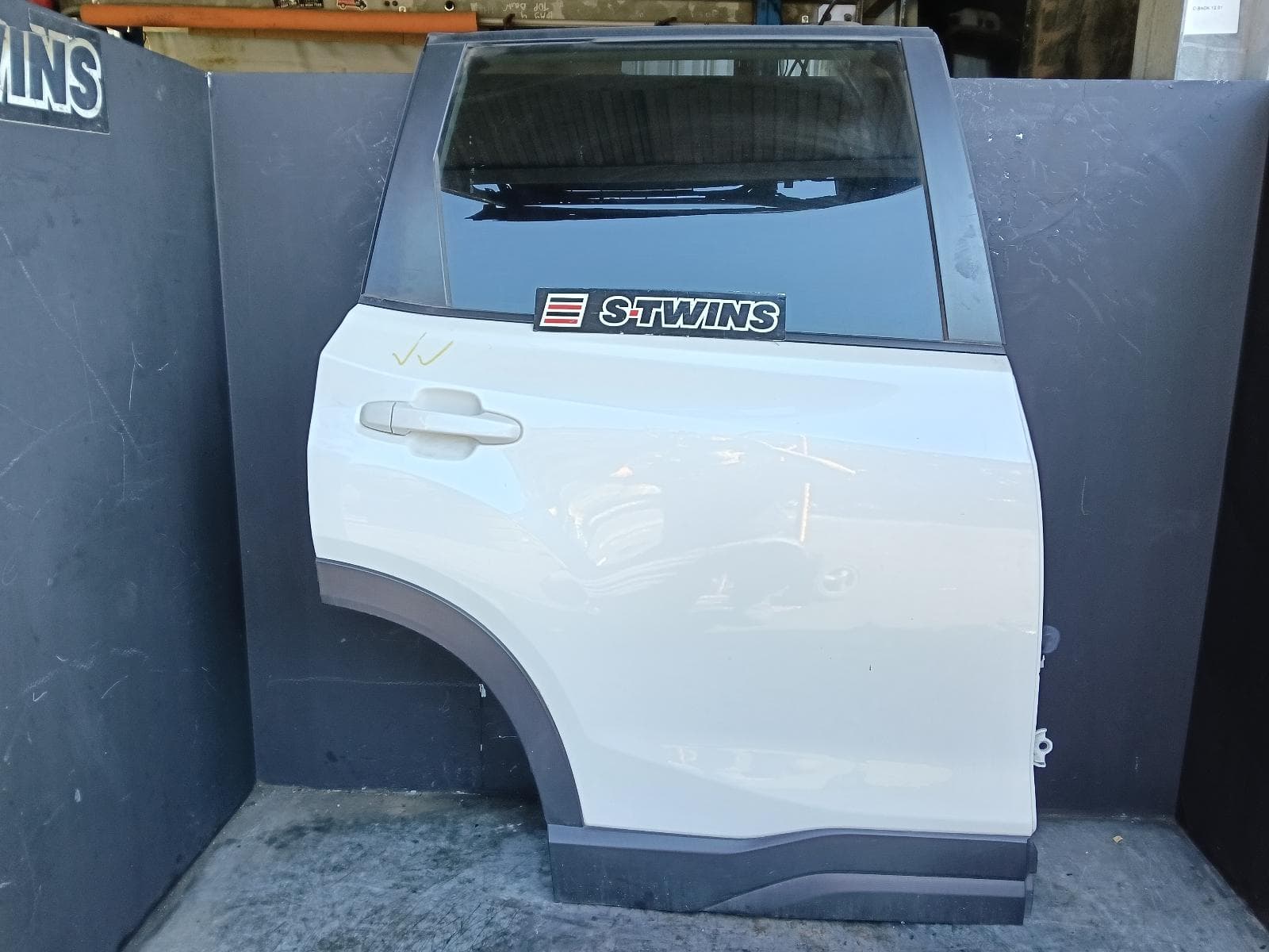 Used auto part listing image: 2020 SUBARU FORESTER RIGHT REAR DOOR SLIDING SK, 08/18-11/24 0000420174