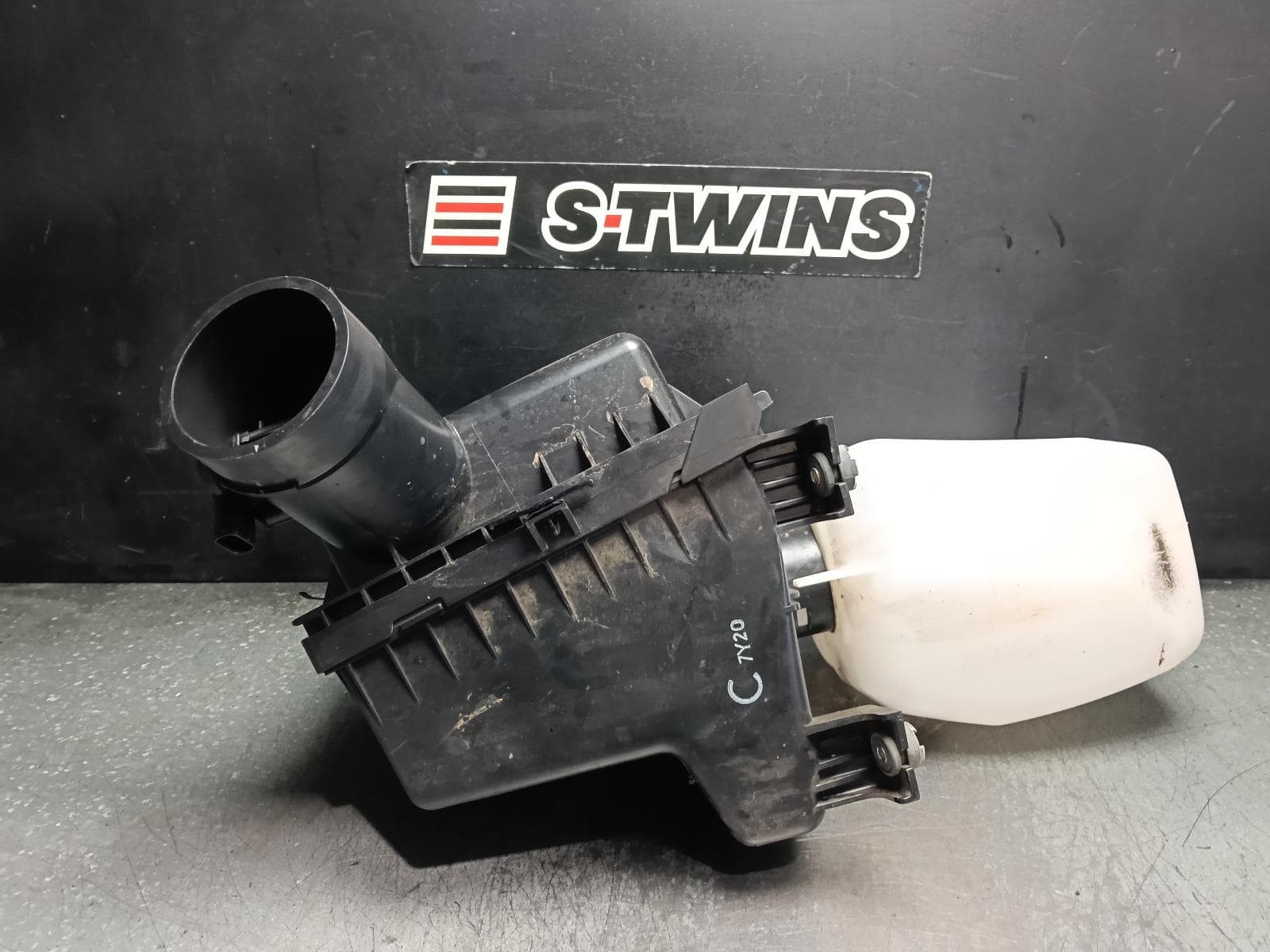 Used auto part listing image: 2018 SUBARU XV AIR CLEANER BOX G5X, AIR CLEANER, PETROL, 2.0, FB20, AUTO T/M, 03/17-06/23 0000419978