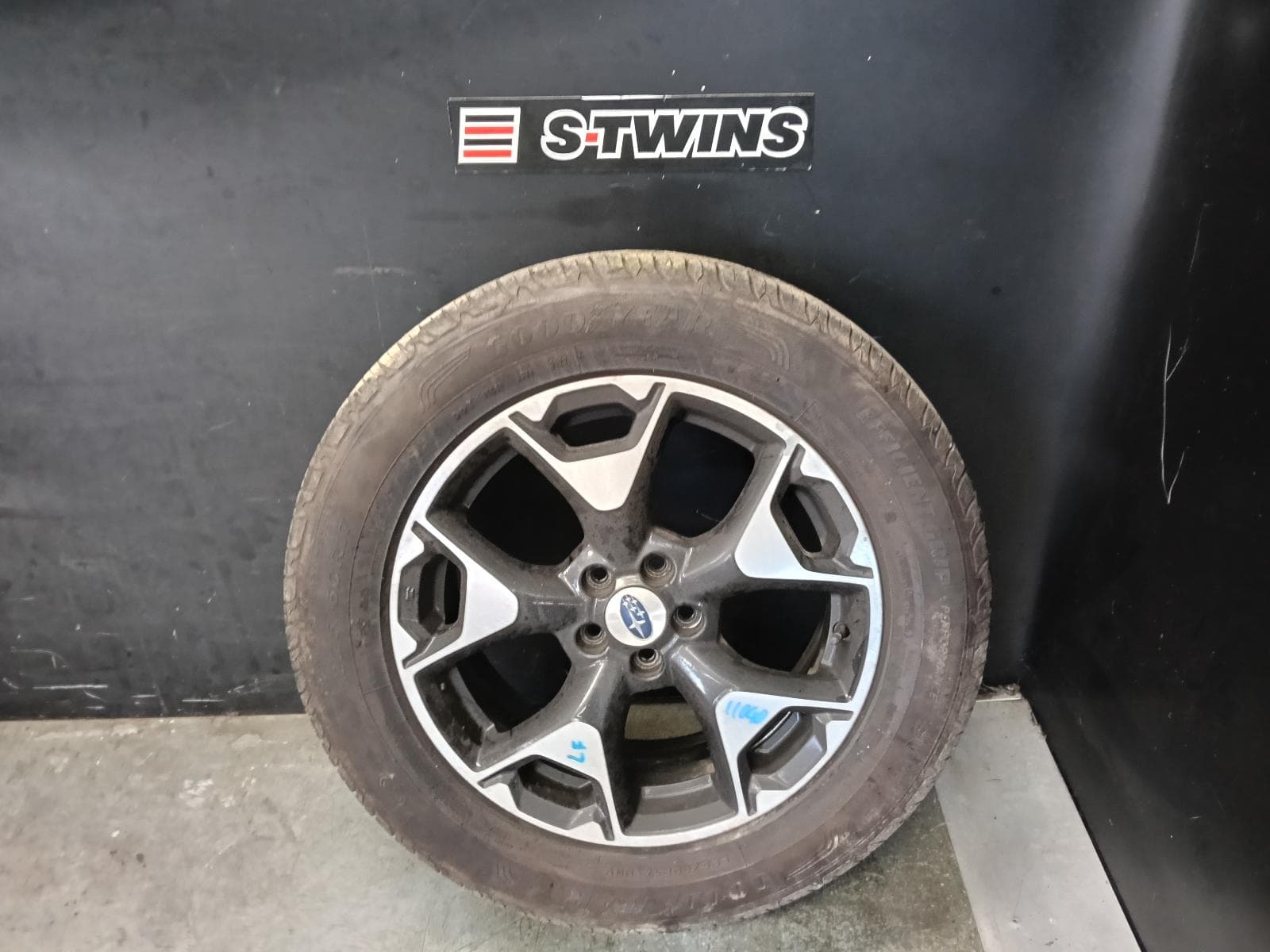 Used auto part listing image: 2018 SUBARU XV WHEEL MAG FACTORY, 17X7IN, 5 Y POLISHED SPOKE, G5X, 03/17-06/23 0000419987