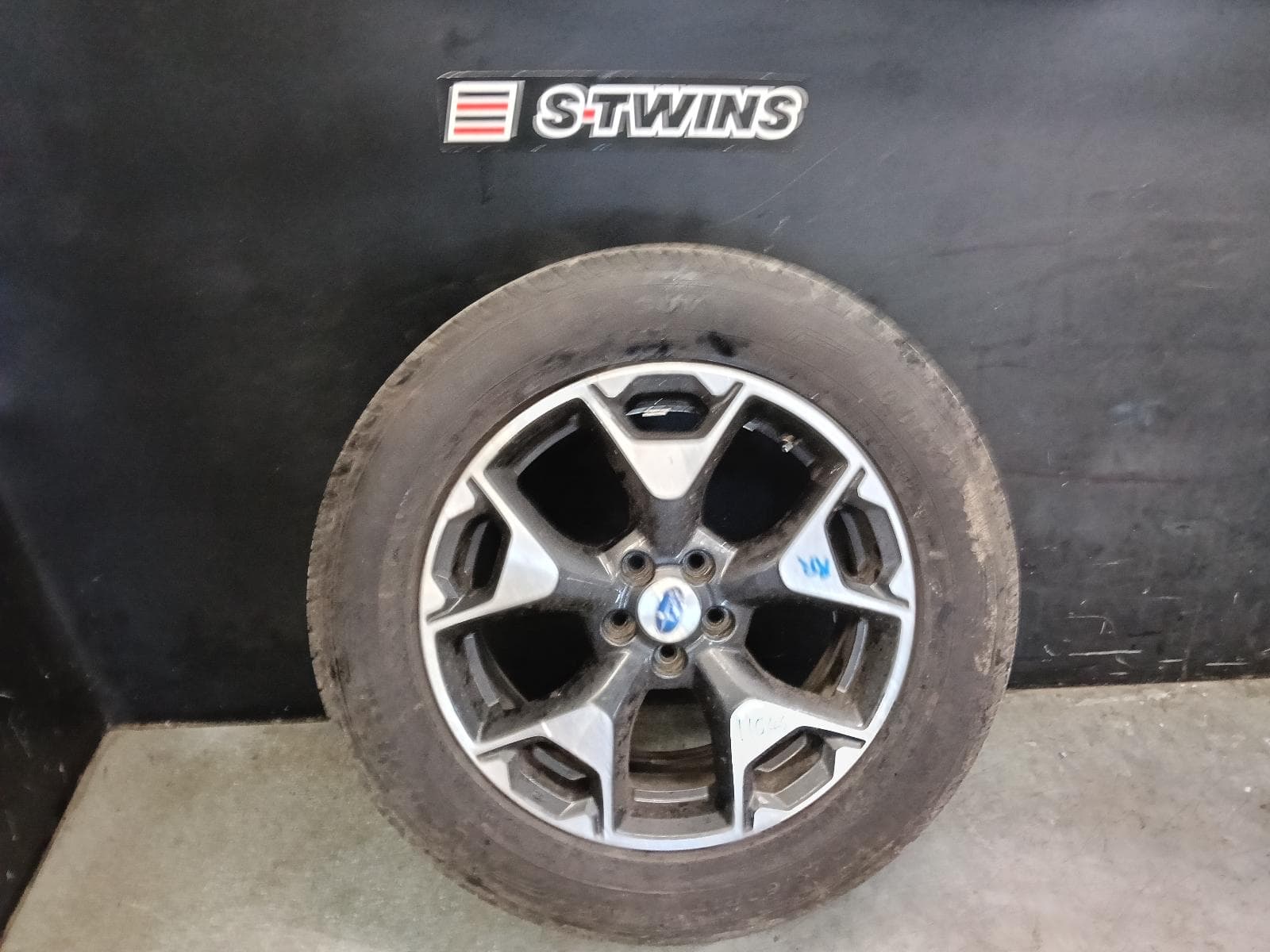 Used auto part listing image: 2018 SUBARU XV WHEEL MAG FACTORY, 17X7IN, 5 Y POLISHED SPOKE, G5X, 03/17-06/23 0000419988