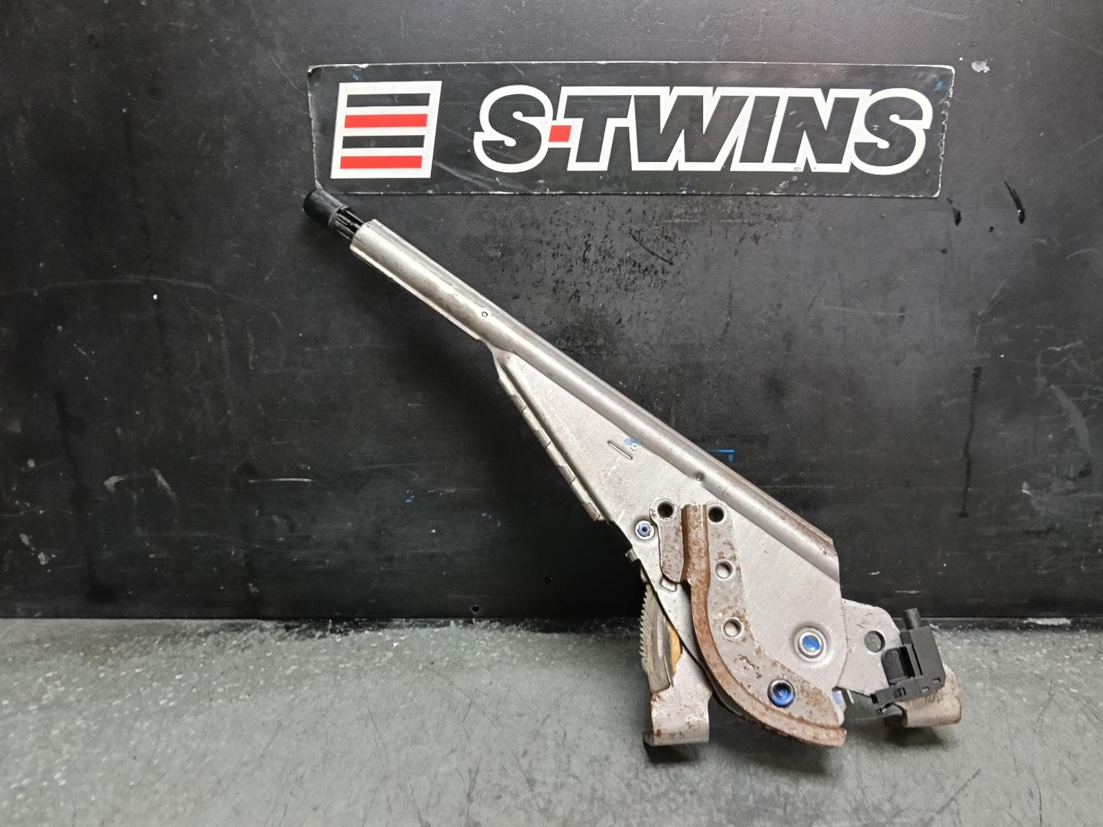 Used auto part listing image: 2020 VOLKSWAGEN TRANSPORTER HANDBRAKE LEVER T6, 07/15-08/24 0000420271