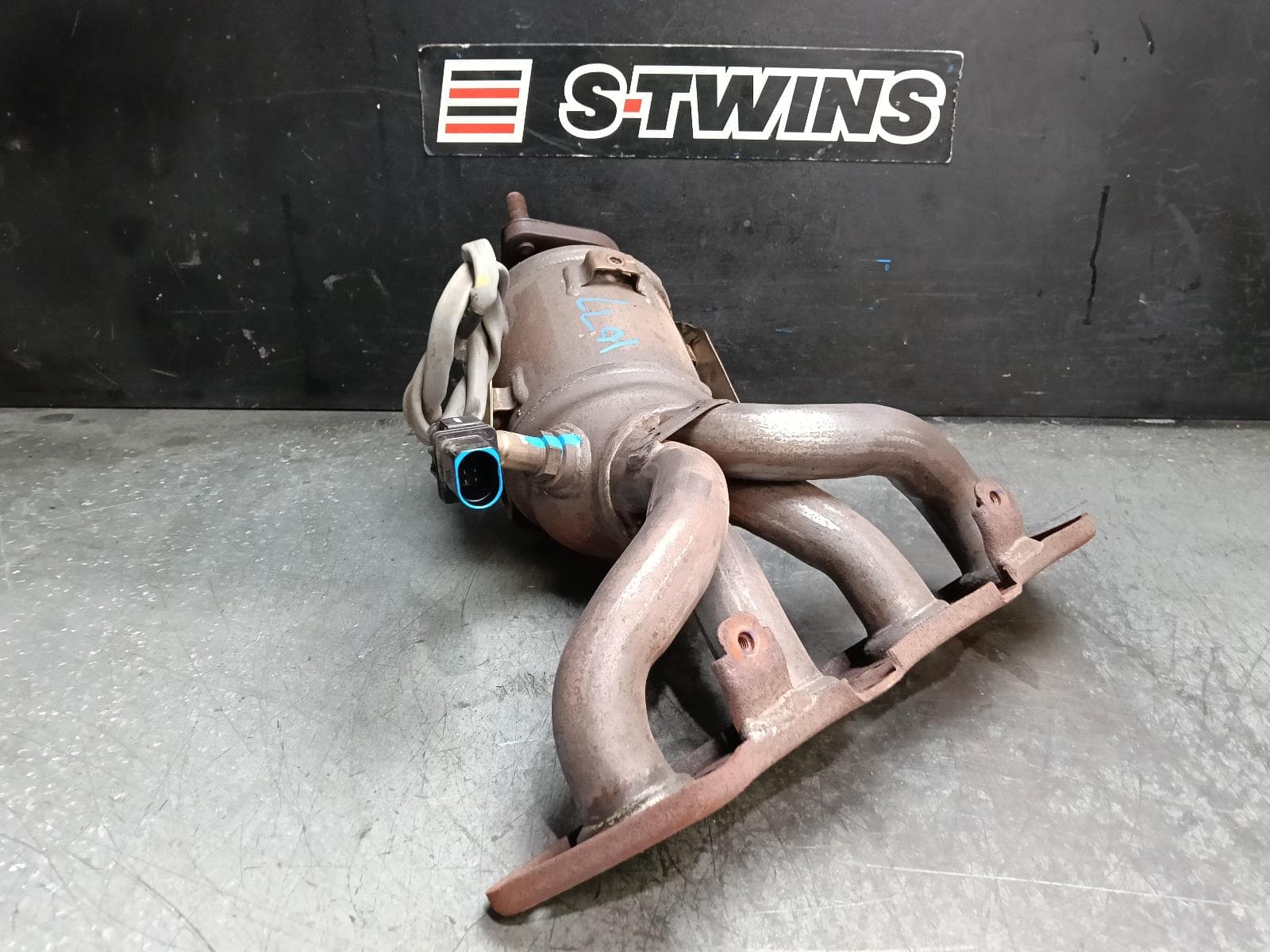 Used auto part listing image: 2012 HYUNDAI I30 CATALYTIC CONVERTER MANIFOLD-CAT TYPE, 1.6, PETROL, GD, 12/12-02/17 0000420179