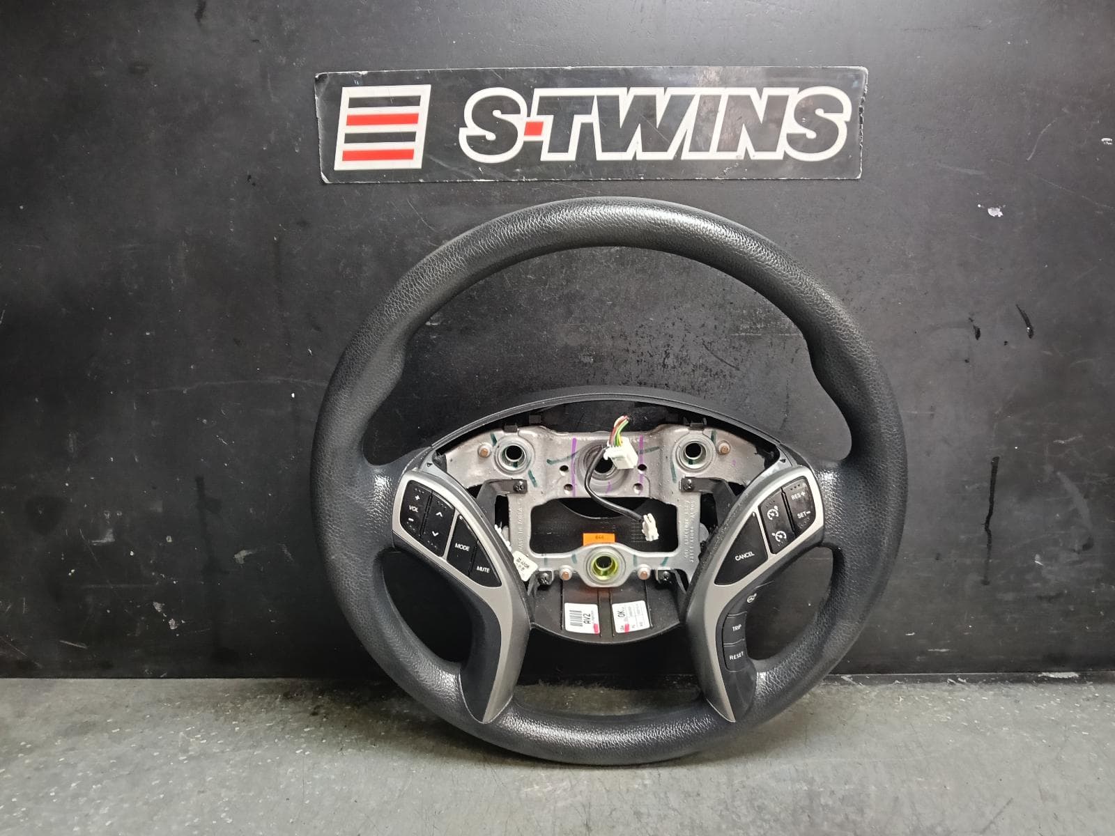 Used auto part listing image: 2012 HYUNDAI I30 STEERING WHEEL VINYL, GD, 03/12-02/17 0000420203