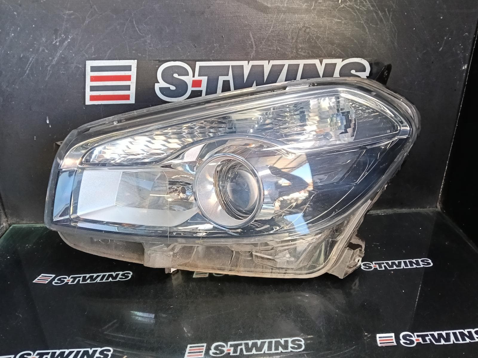 Used auto part listing image: 2014 NISSAN DUALIS LEFT HEADLAMP J10, HALOGEN TYPE, 01/10-05/14 0000420230
