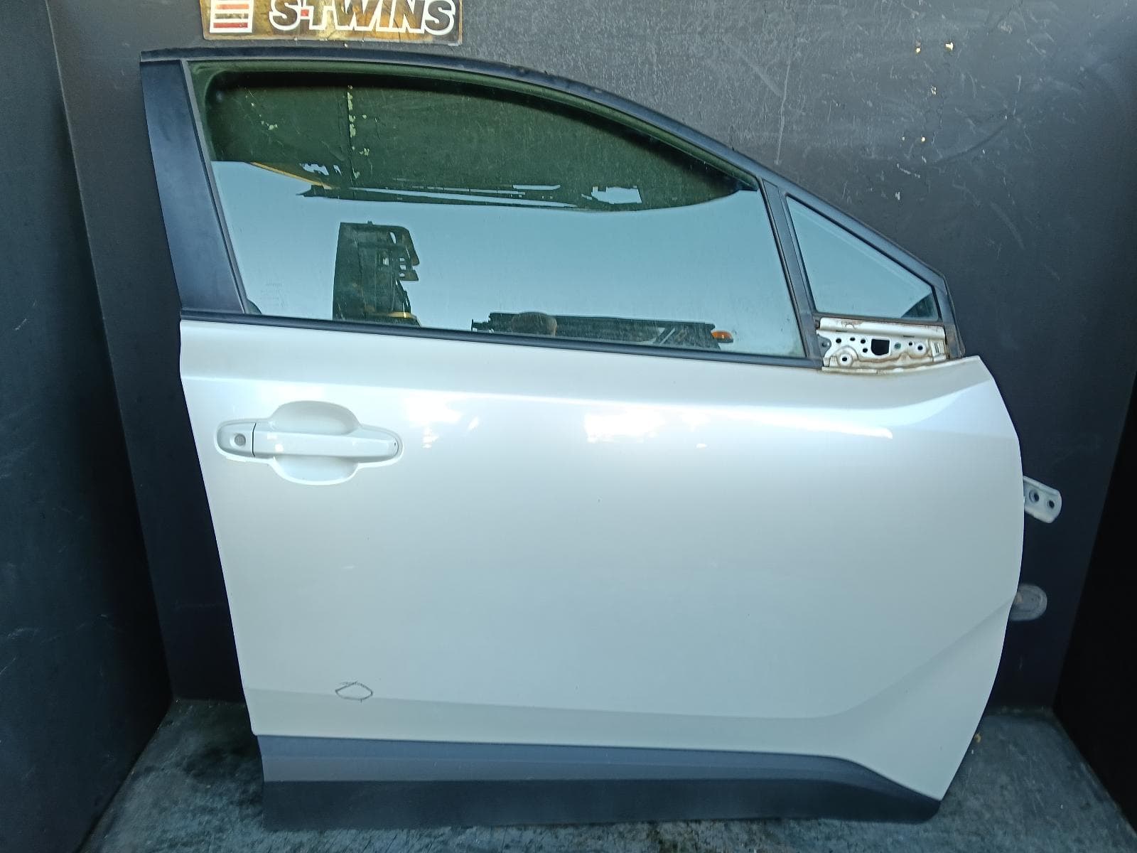 2017 TOYOTA C-HR RIGHT FRONT DOOR GEN 1, 12/16-09/23 0000420247