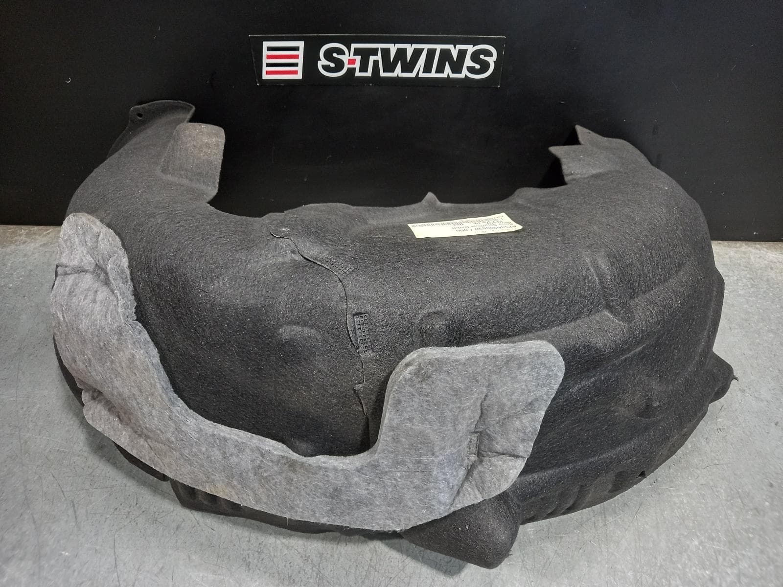 Used auto part listing image: 2019 MERCEDES GLC CLASS RIGHT GUARD LINER X253/C253, 09/15-03/23 0000302390