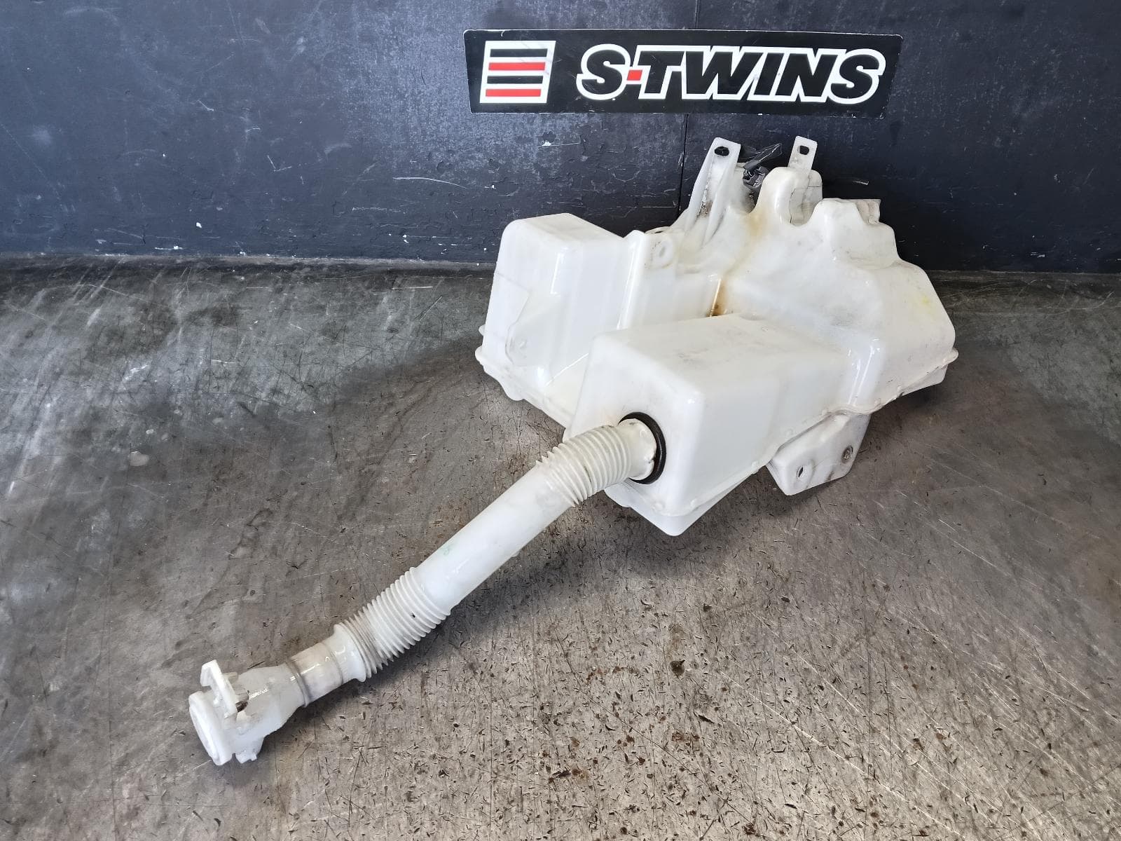 2017 MITSUBISHI TRITON WASHER BOTTLE MQ-MR, 03/15-10/18 0000420352
