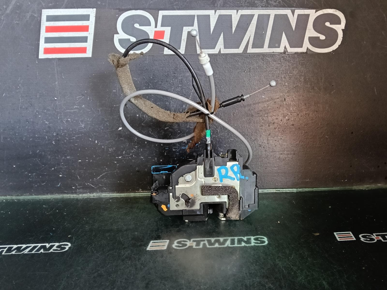 Used auto part listing image: 2014 NISSAN DUALIS DOOR BOOT GATE LOCK RIGHT REAR DOOR LOCK, J10, POWER, 10/07-05/14 0000420288