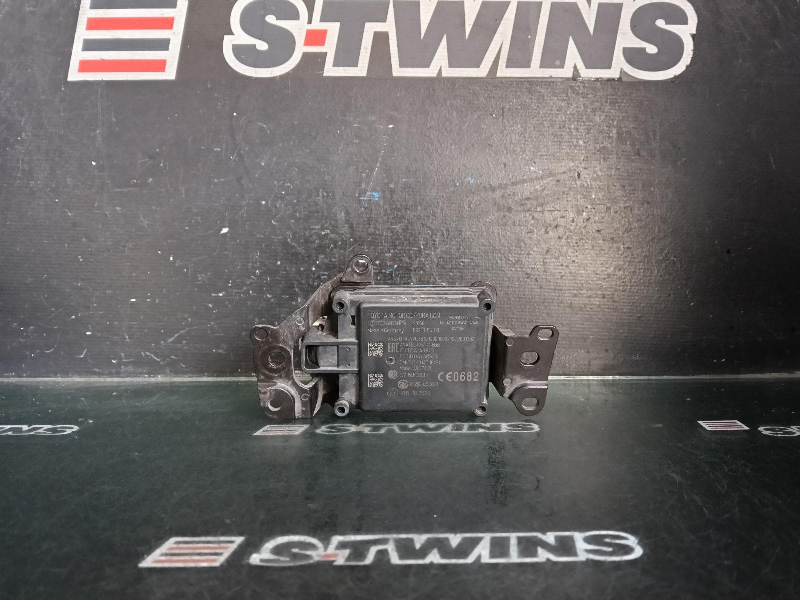Used auto part listing image: 2017 TOYOTA C-HR REVERSE CAMERA GEN 1, FRONT RADAR SENSOR (GRILLE MOUNTED), 12/16-09/23 0000420329